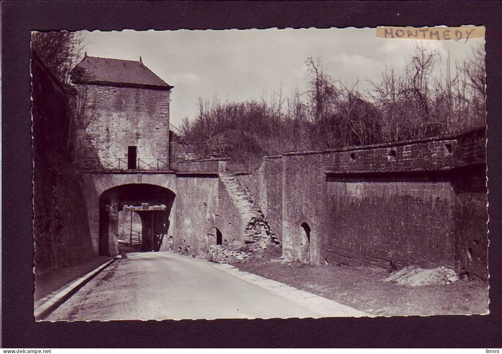 55 - MONTMEDY - FORTERESSE - LA SORTIE -  - Montmedy