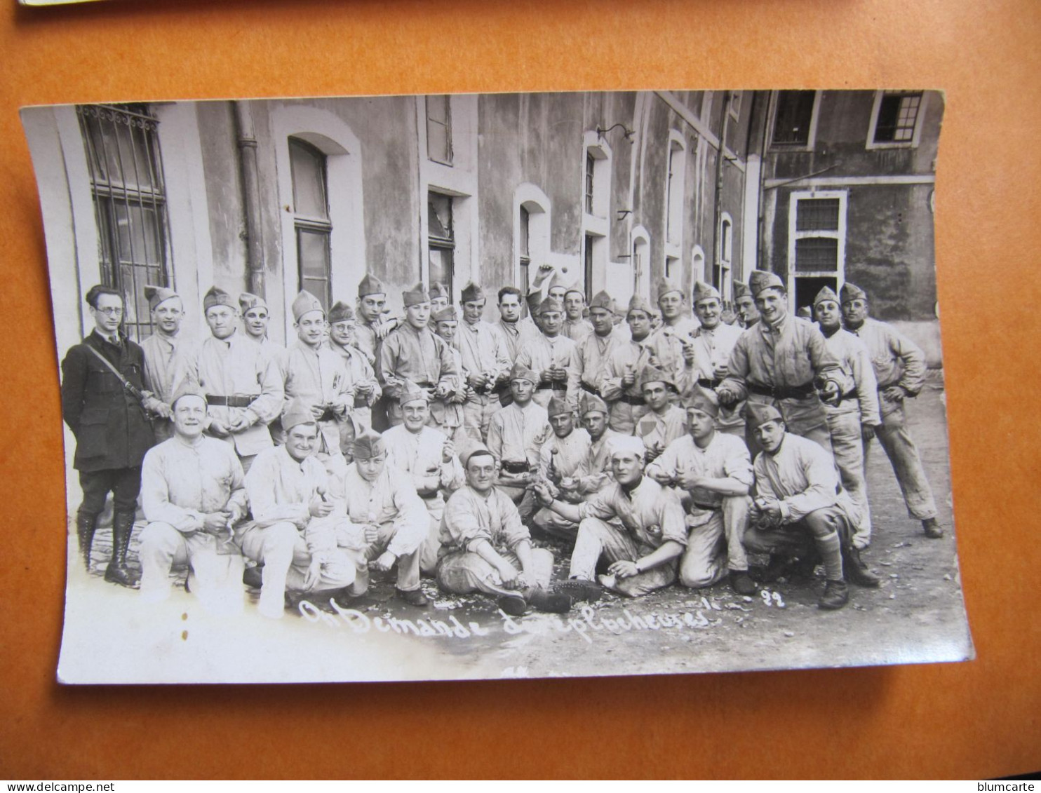 3 Cartes Photo - VERDUN - 150 R.I. -  GROUPES DE SOLDATS - Barracks