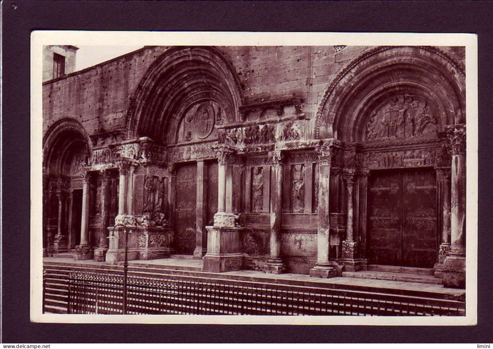 30 - SAINT-GILLES - FACADE DE L'ÉGLISE ABBATIALE  -  - Saint-Gilles