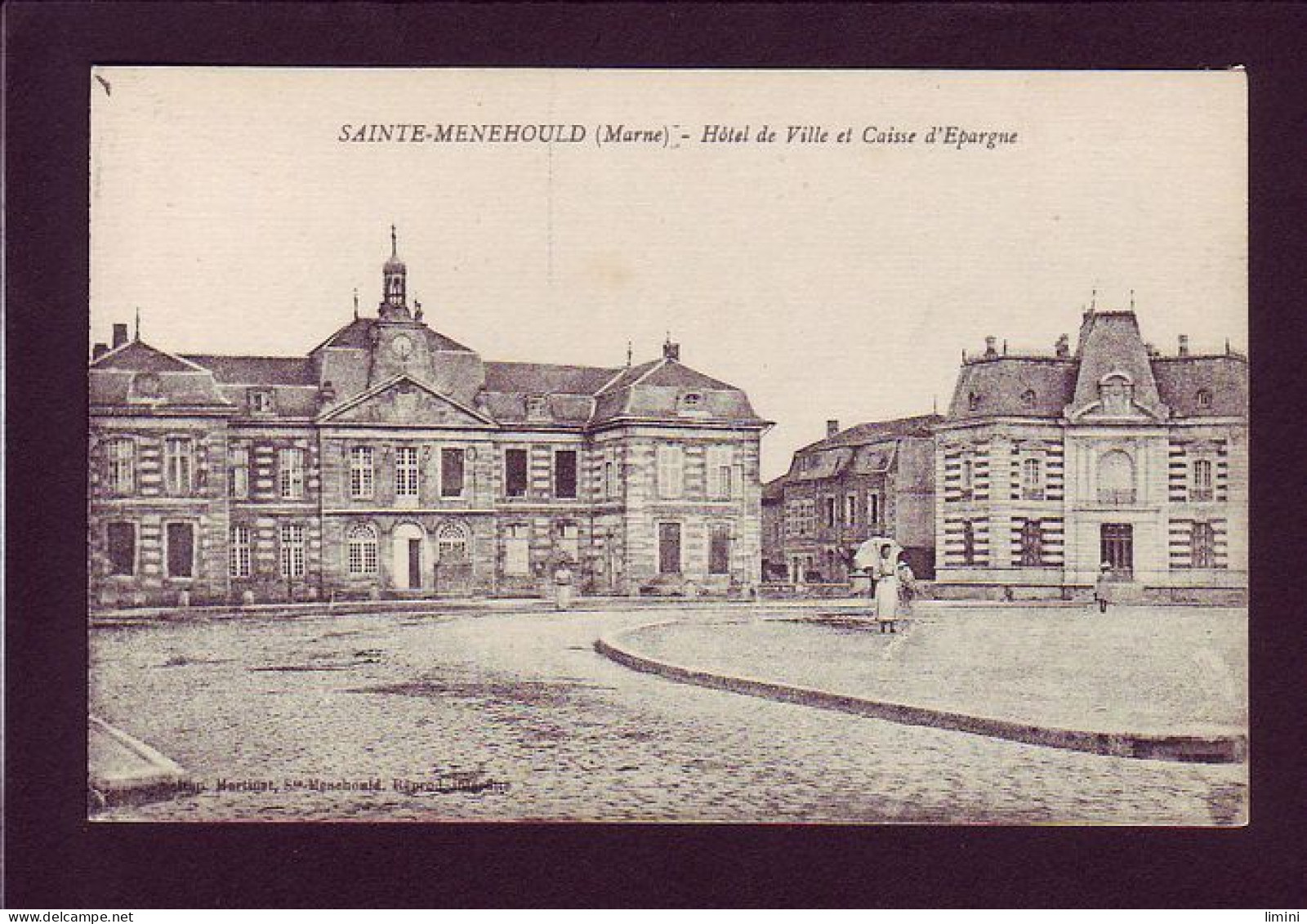 51 - SAINTE-MENEHOULD - CAISSE D'EPARGNE ET HOTEL DE VILLE - ANIMÉE -  - Sainte-Menehould