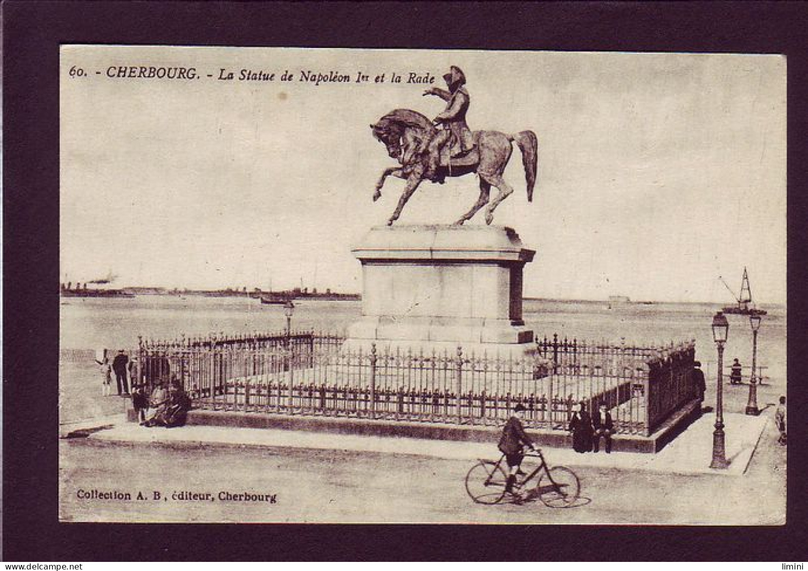 50 - CHERBOURG - STATUE DE NAPOLEON 1er ET LA RADE - ANIMÉE -  - Cherbourg