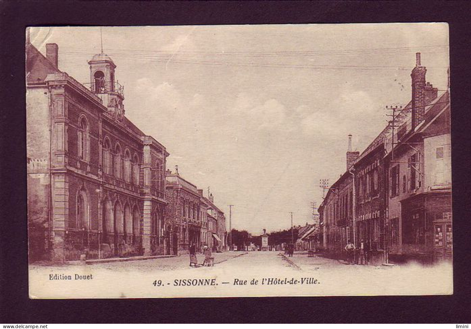 02 - SISSONNE - RUE DE L'HOTEL DE VILLE - ANIMÉE -  - Sissonne