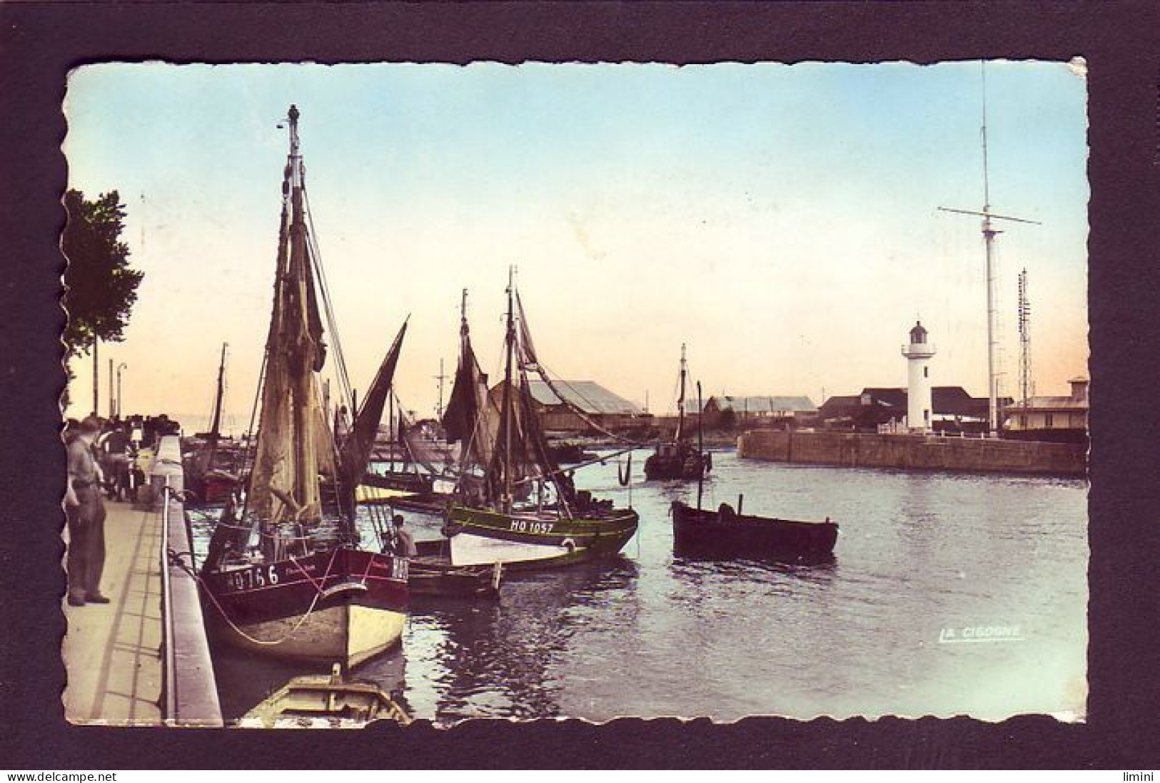 14 - HONFLEUR - BATEAUX DE PECHE A QUAI - ANIMÉE -  - Honfleur