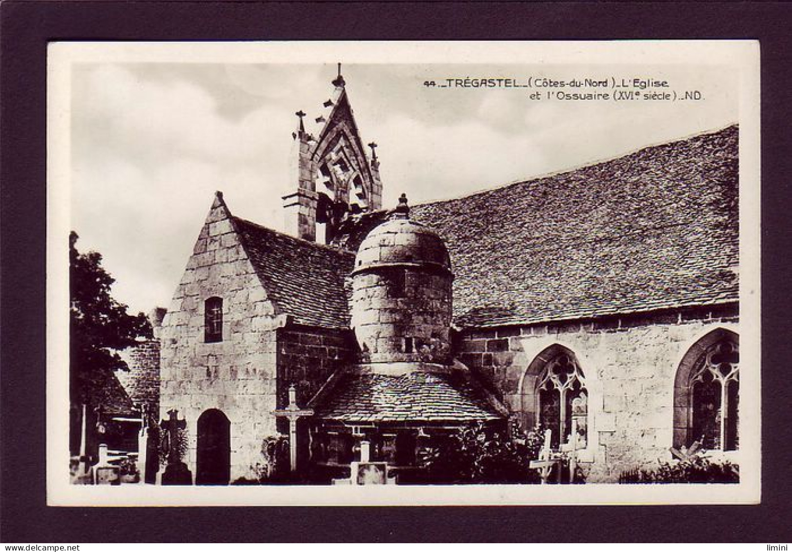 22 - TREGASTEL - L'ÉGLISE ET L'OSSUAIRE  -  - Trégastel