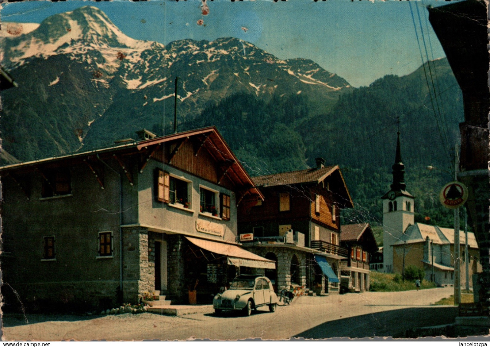 74 - LES HOUCHES MONT BLANC / L'EGLISE ET L'AIGUILLE DU GOUTER - AUTO CITROEN 2CV - Chamonix-Mont-Blanc