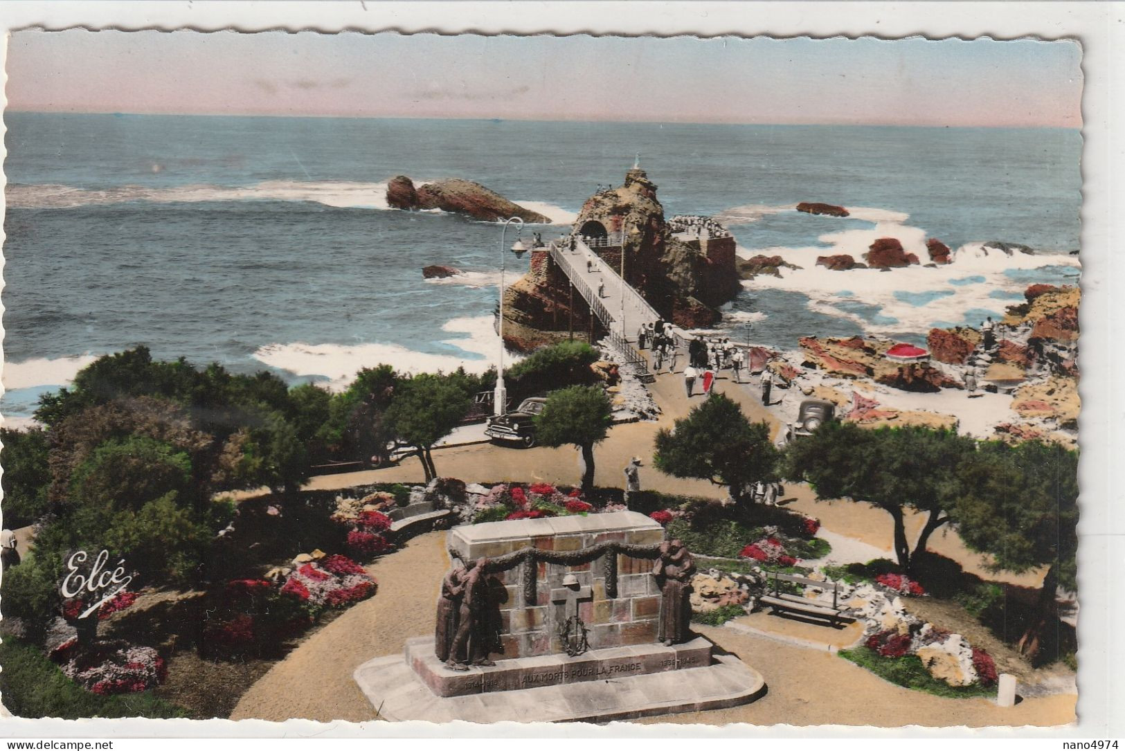 Biarritz - Le Monument Aux Morts Et Le Rocher De La Vierge - Biarritz