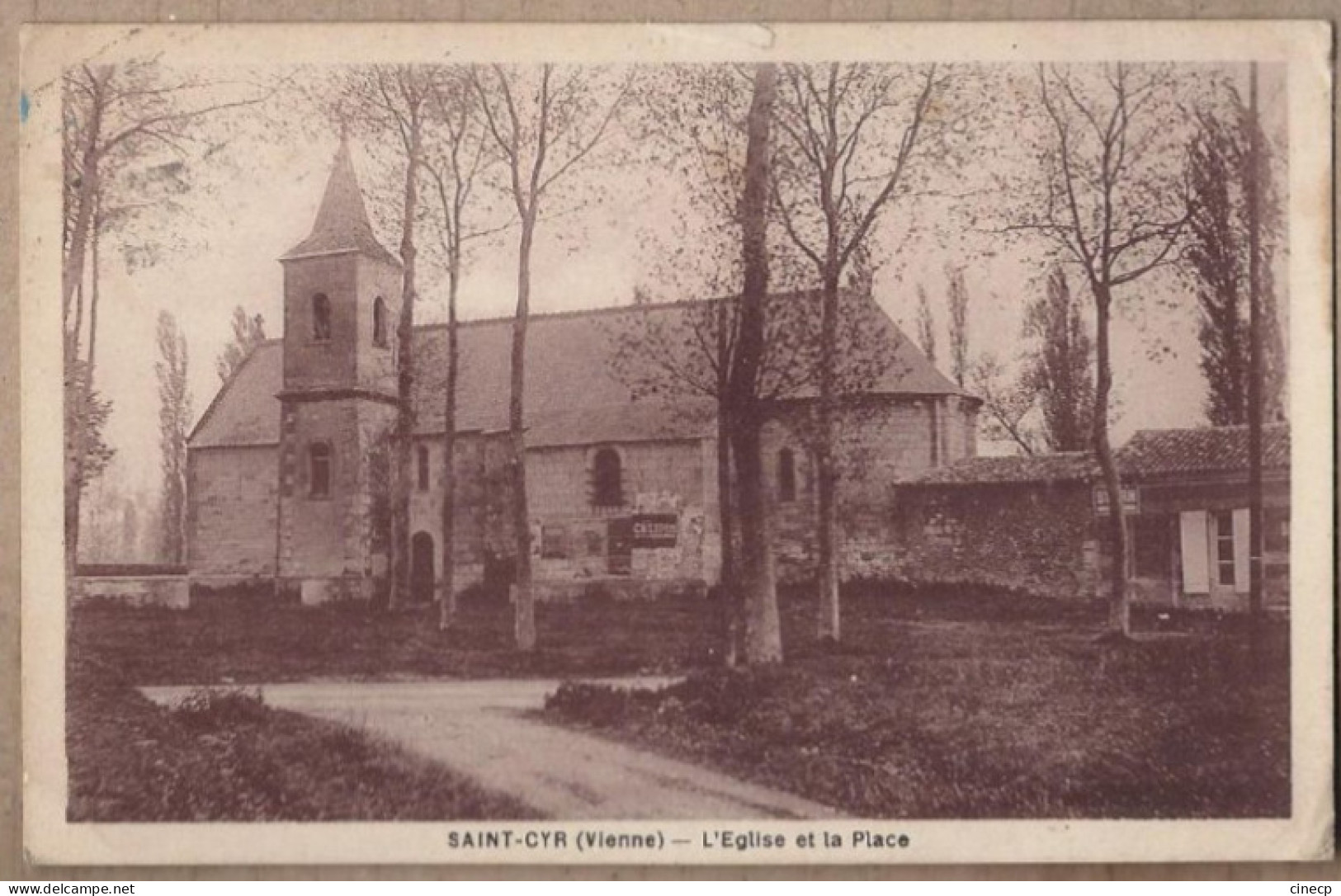 CPA 86 - SAINT CYR - L'Eglise Et La Place - TB PLAN CENTRE VILLAGE - Other & Unclassified