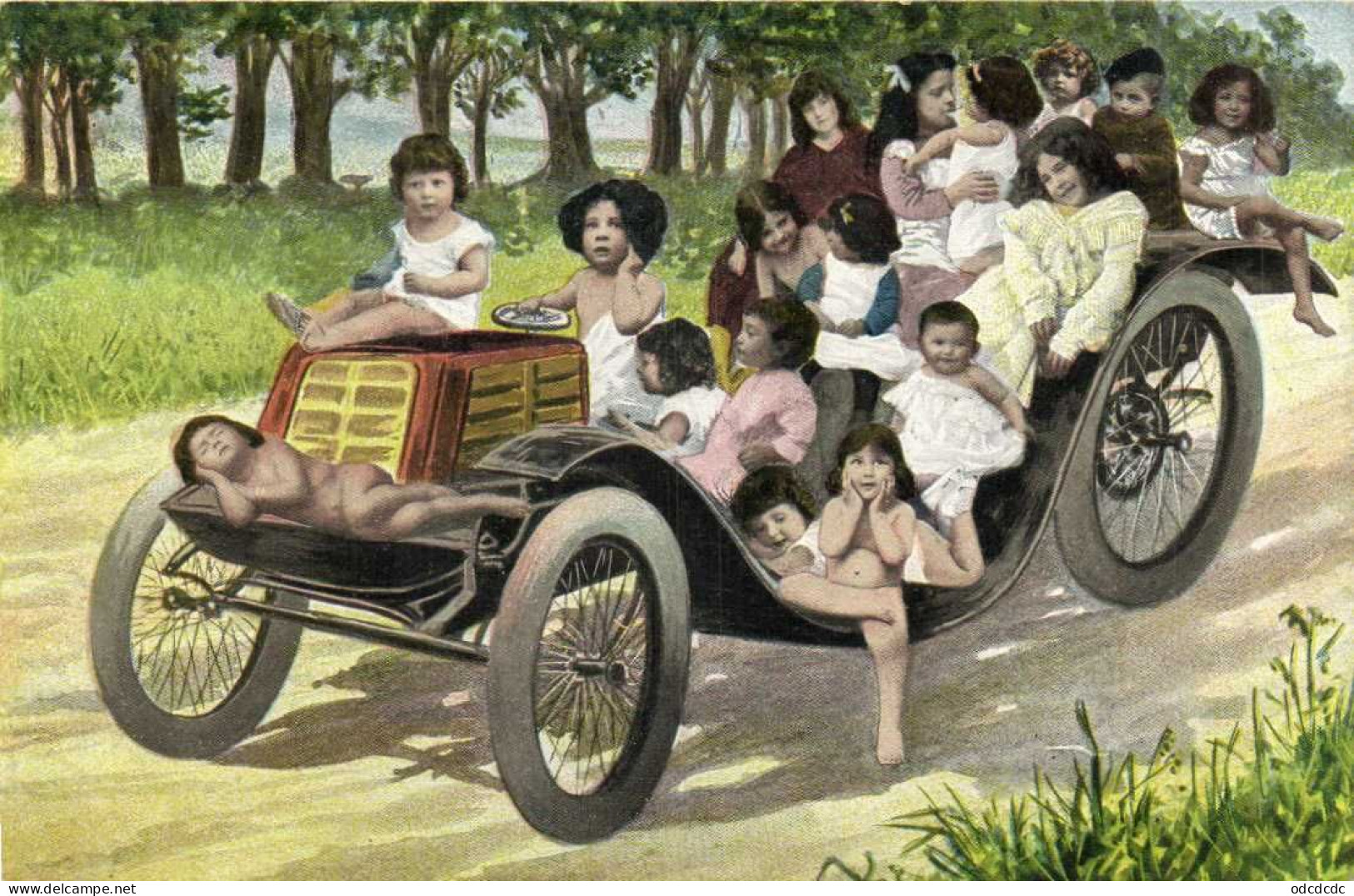 Bébés Multiples Dans Une Belle Voiture 1RV - Bébés