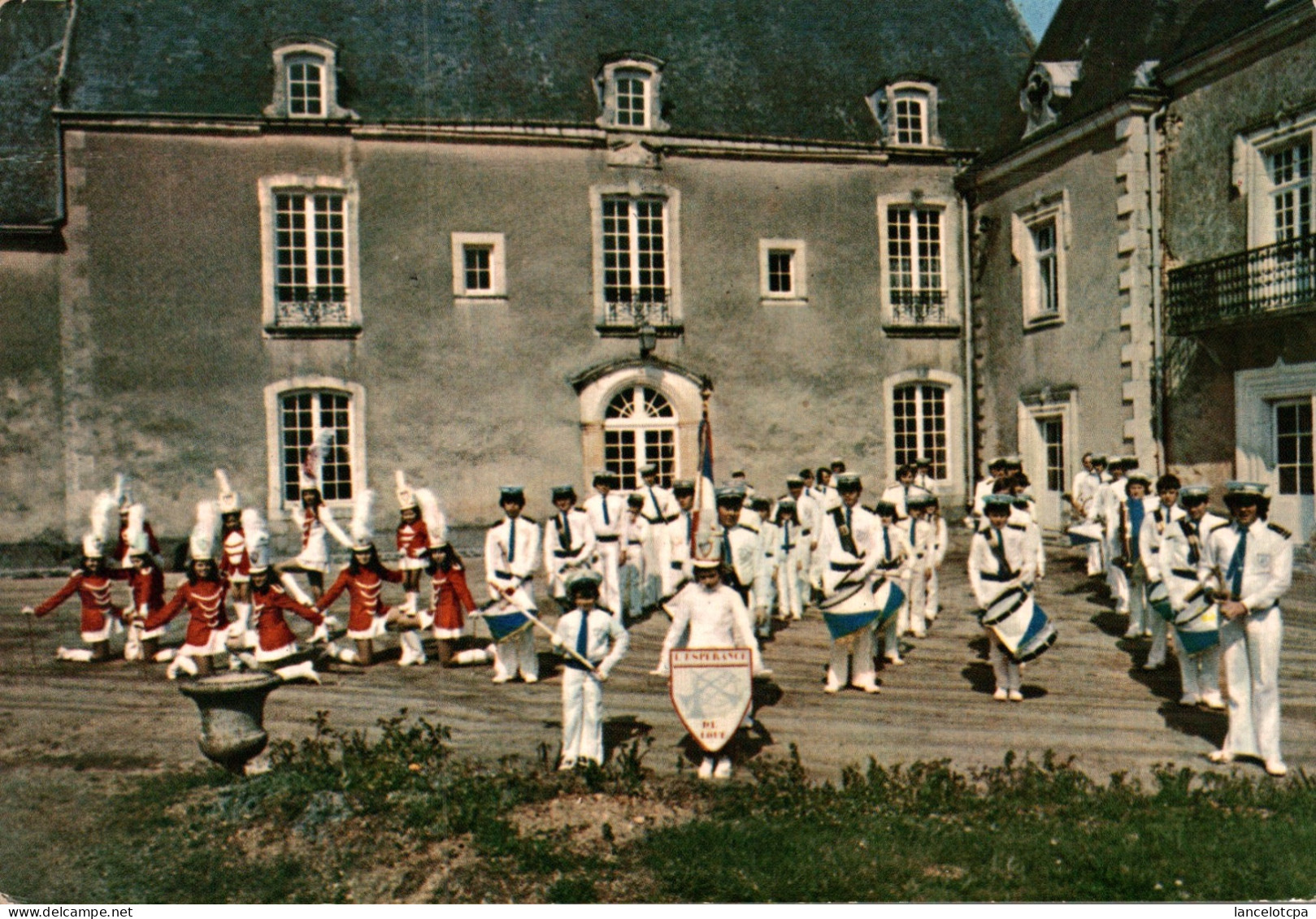 72 - LOUE / BATTERIE FANFARE ET SES MAJORETTES - Loue