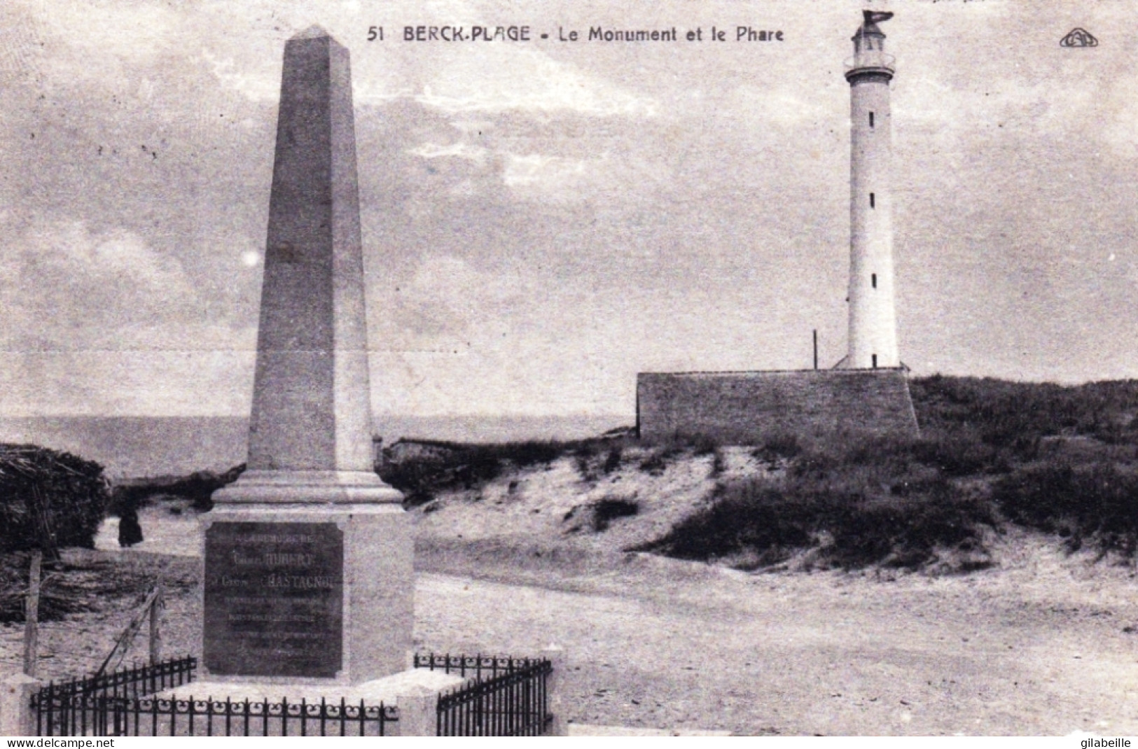 62 - Pas De Calais - BERCK PLAGE - Le Monument Aux Morts Et Le Phare - Berck