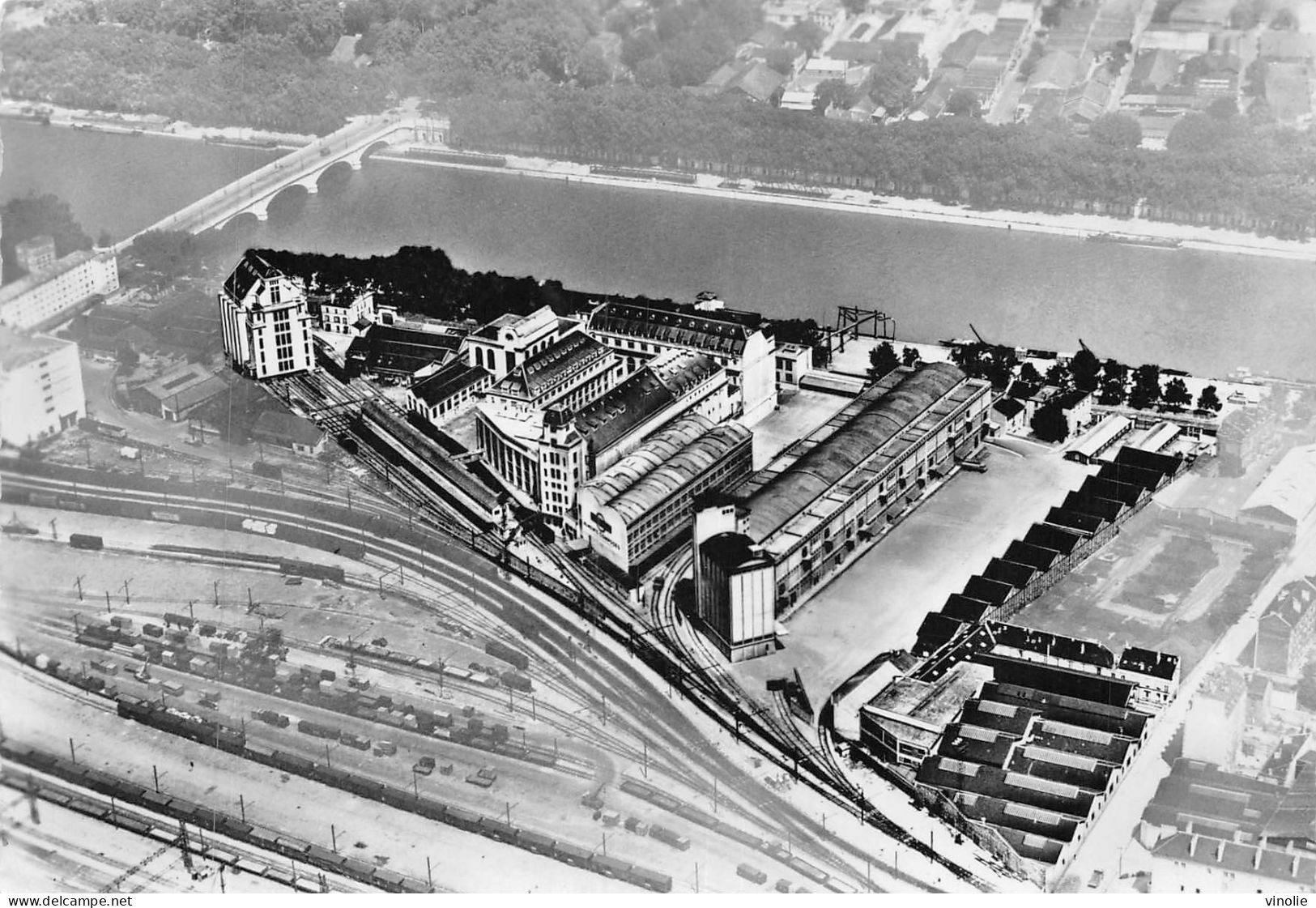 MO-24-316 : LES GRANDS MOULINS DE PARIS. VUE AERIENNE - Autres & Non Classés