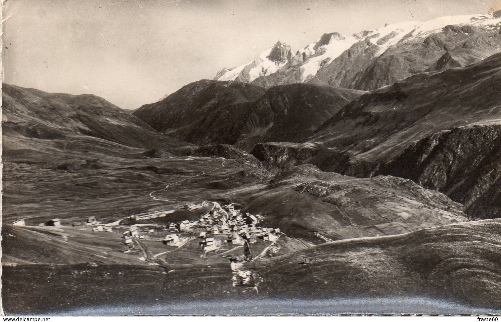 L' Alpe D' Huez - Vue Aérienne , Dans Le Fond, La Meije, Le Rateau Et Le Glacier Du Mont De Lans - Autres & Non Classés