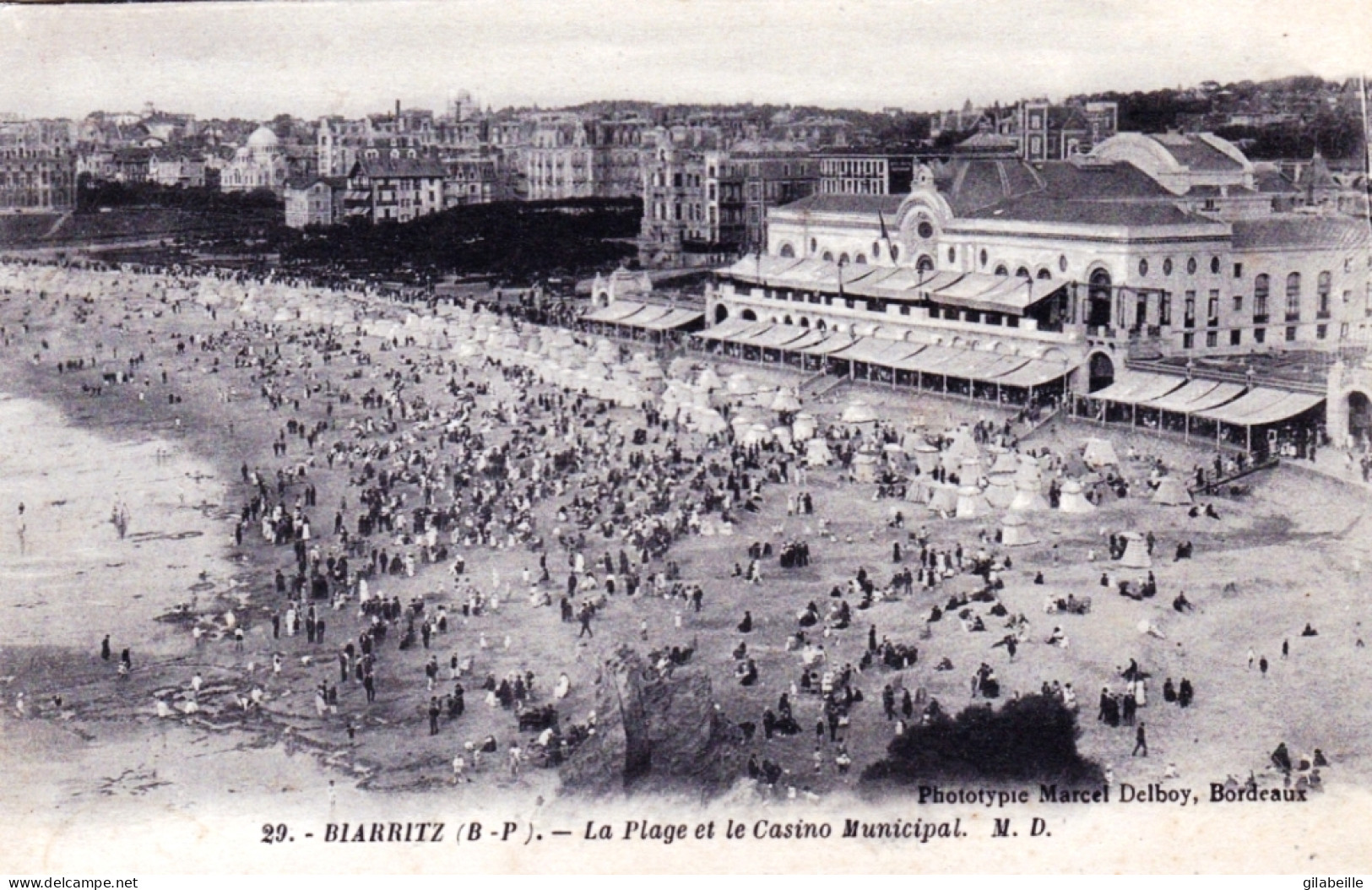 64 - BIARRITZ - La Plage Et Le Casino Municipal - Biarritz