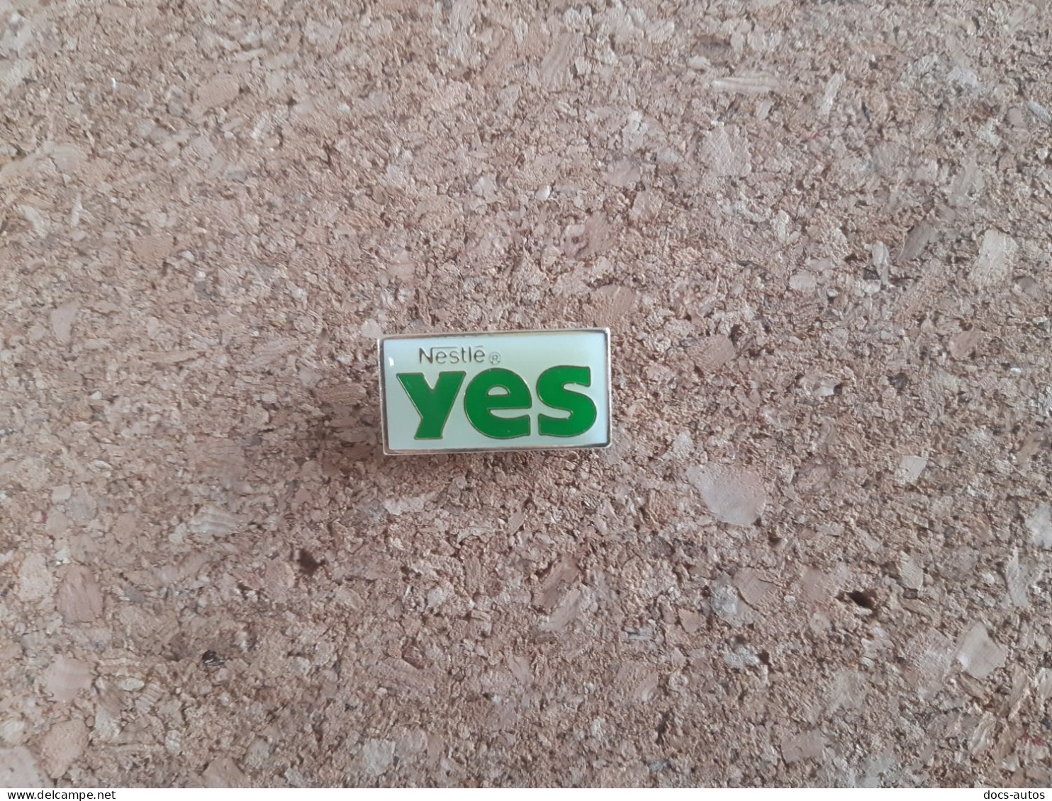 Pin's Yes Nestlé - Alimentation