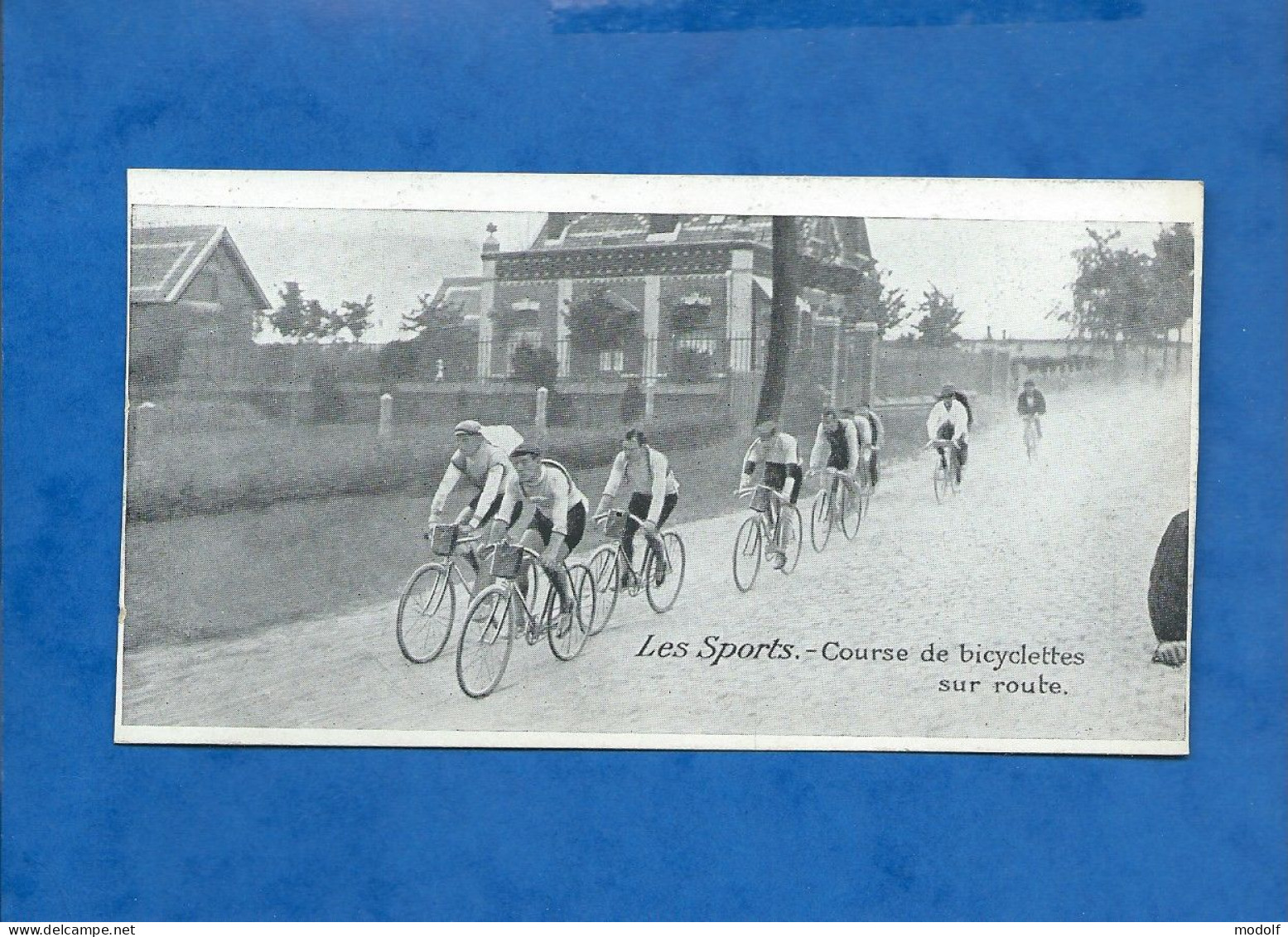 CPA - Collection Les Sports - Course De Bicyclettes Sur Route - Non Circulée - Wielrennen