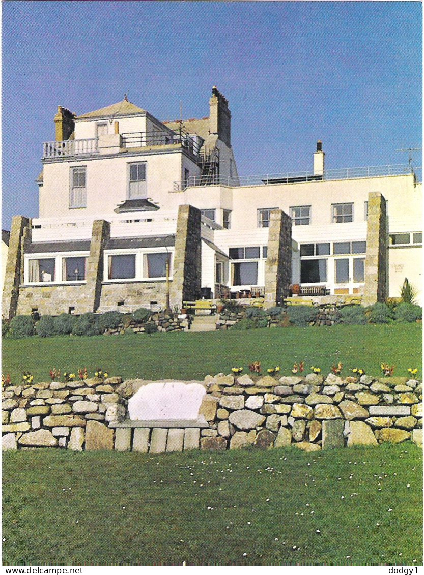 THE OLD COASTGUARD HOTEL, MOUSEHOLE, CORNWALL, ENGLAND. UNUSED POSTCARD Ms1 - Altri & Non Classificati