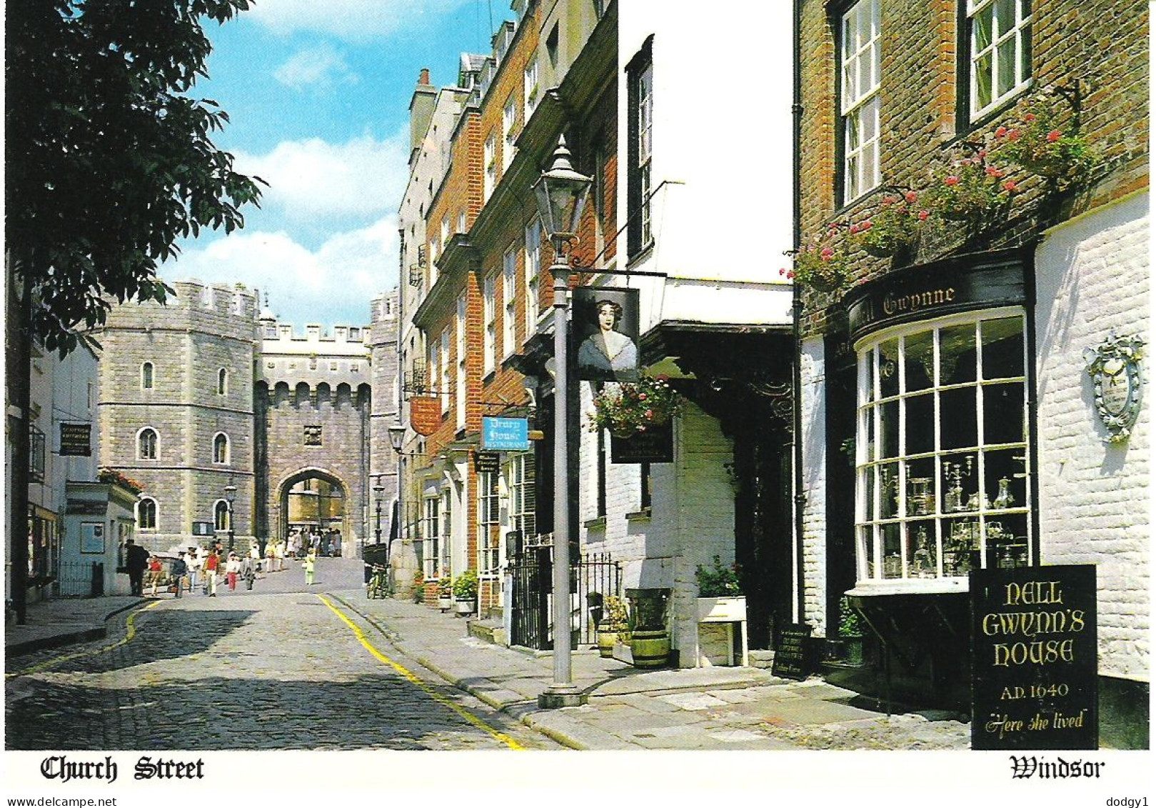 CHURCH STREET, WINDSOR, BERKSHIRE, ENGLAND. UNUSED POSTCARD Ms1 - Windsor