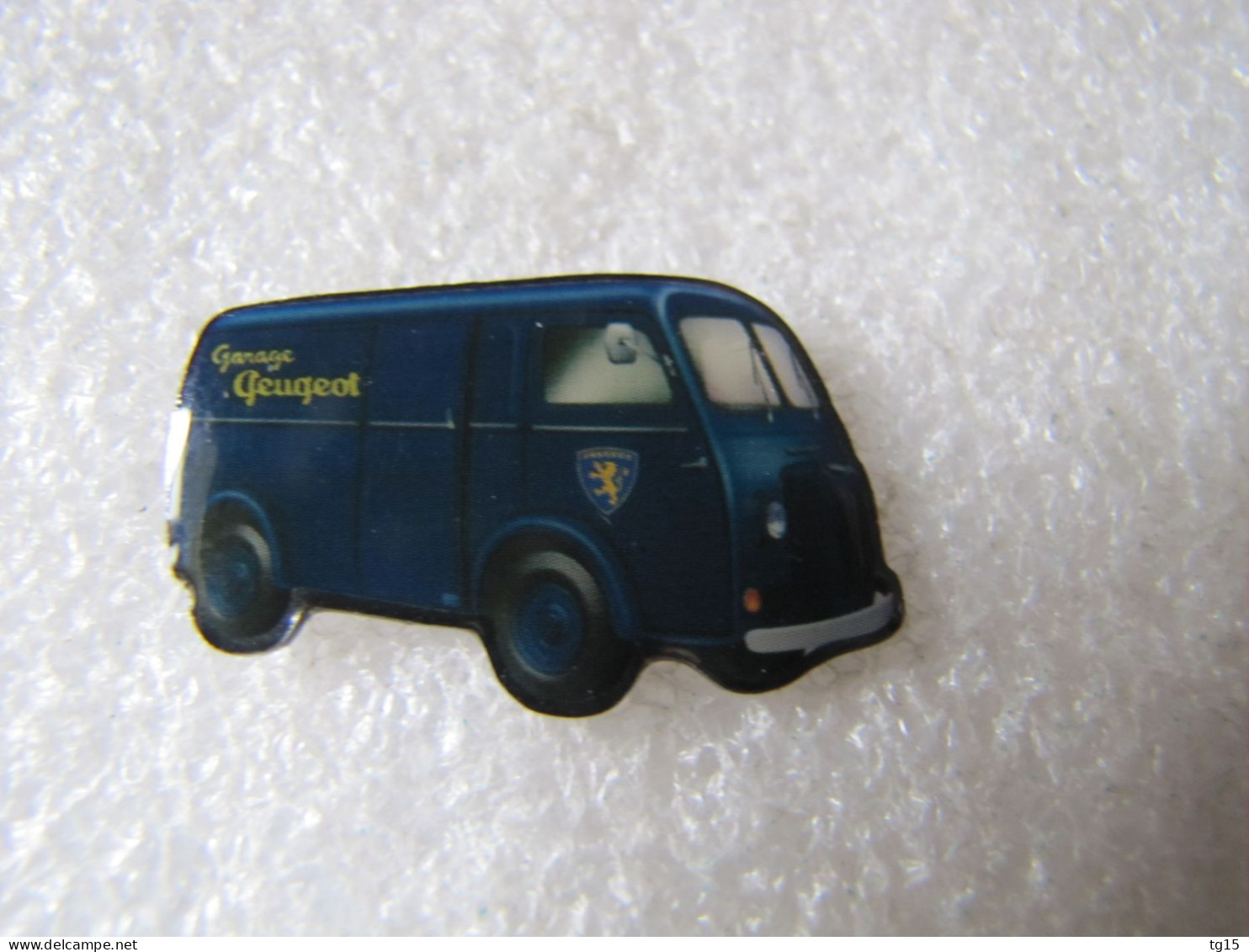 PIN'S   PEUGEOT  D 4 - Peugeot