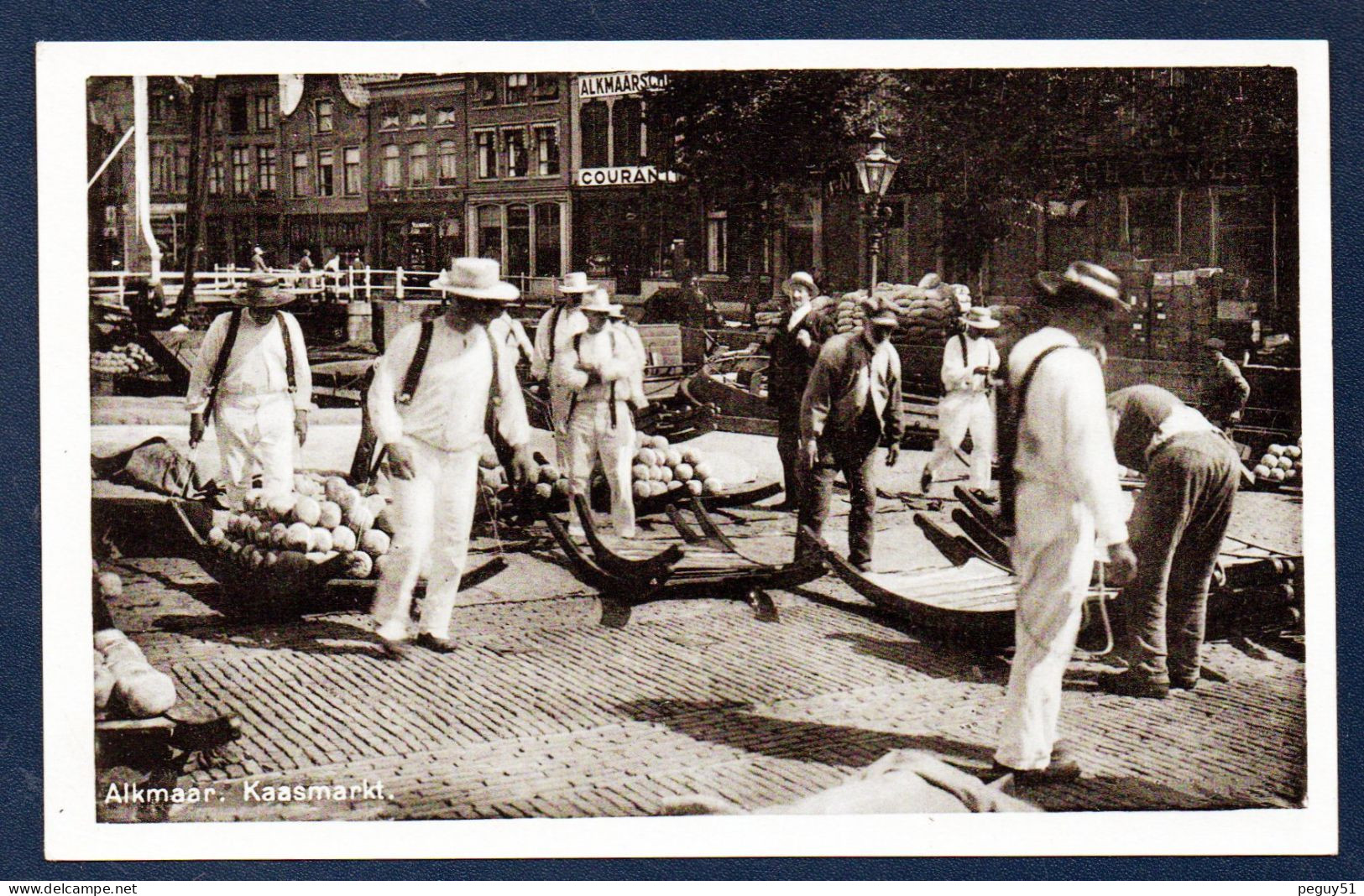 Alkmaar. Kaasmarkt. Alkmaarsche Courant. Waagplein. Marchands Et Acheteurs De Fromage. - Alkmaar