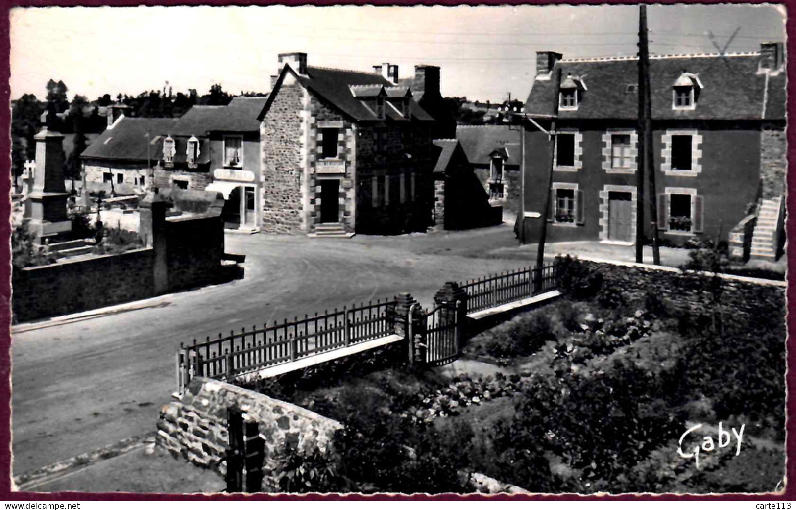 22 - B28276CPSM - MORIEUX - Le Monument Aux Morts Et Vue Du Bourg - Très Bon état - COTES-D'ARMOR - Morieux