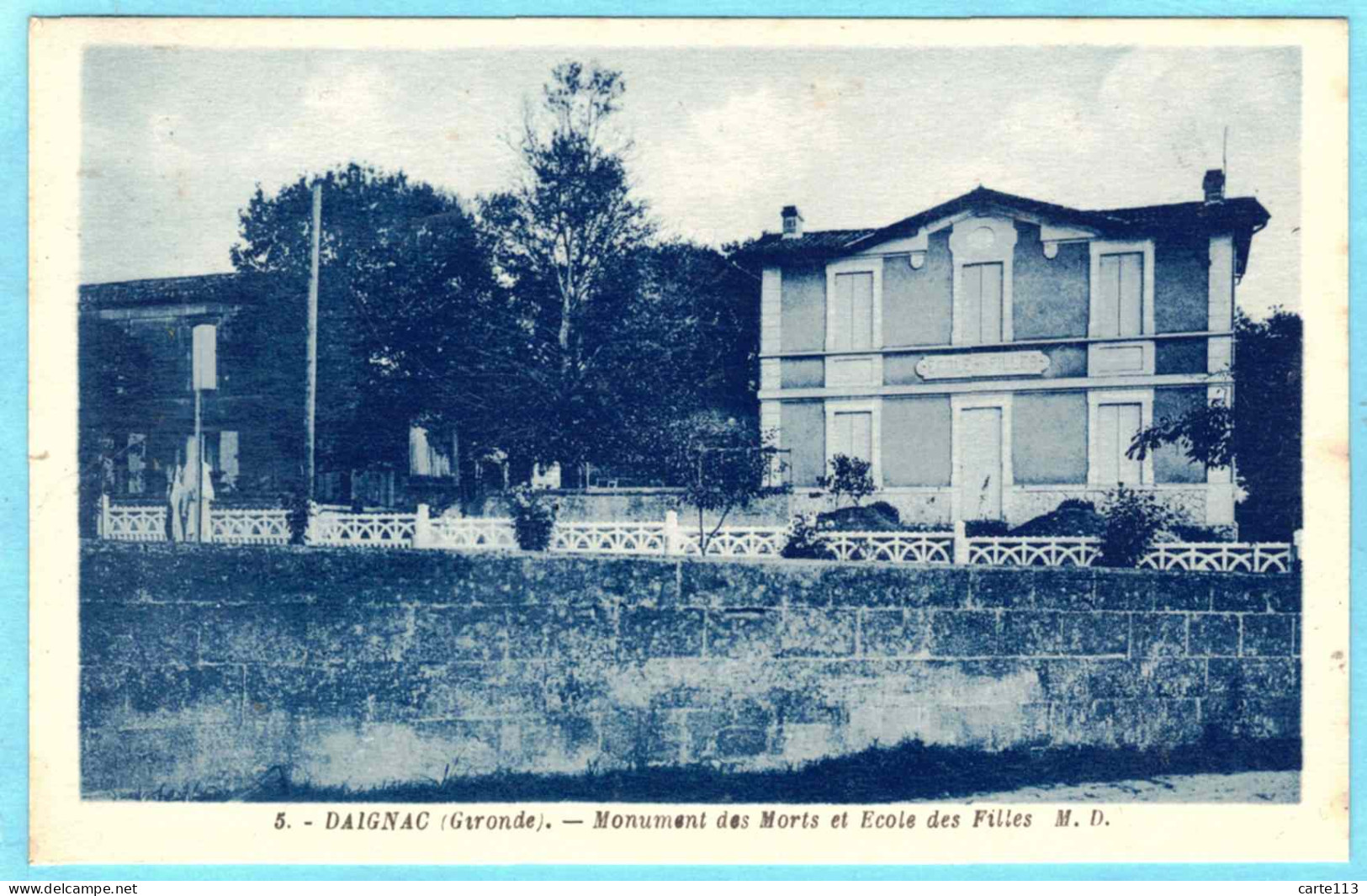 33 - B27739CPA - DAIGNAC - Monument Des Morts Et Ecole Des Filles - Très Bon état - GIRONDE - Autres & Non Classés