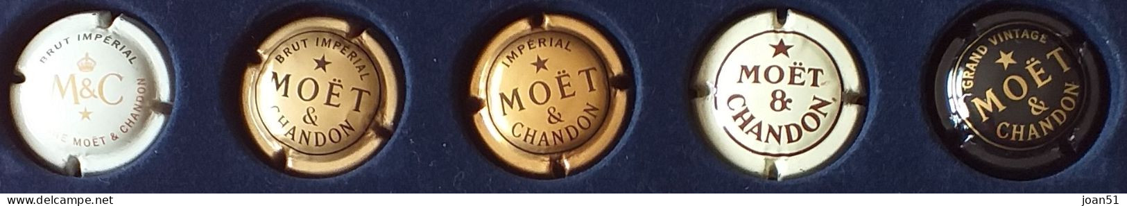 (1)  5 Capsules  Moet Et Chandon - Other & Unclassified