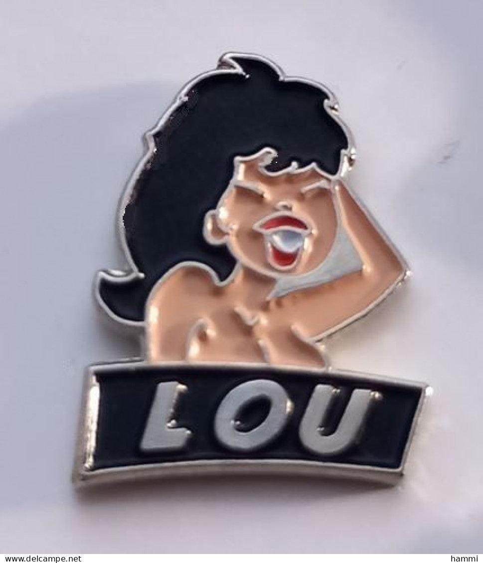 FF296 Pin's Pin'up Pin'ups Nu Nue LOU Lingerie Vêtement Fille Brune Achat Immédiat - Pin-Ups