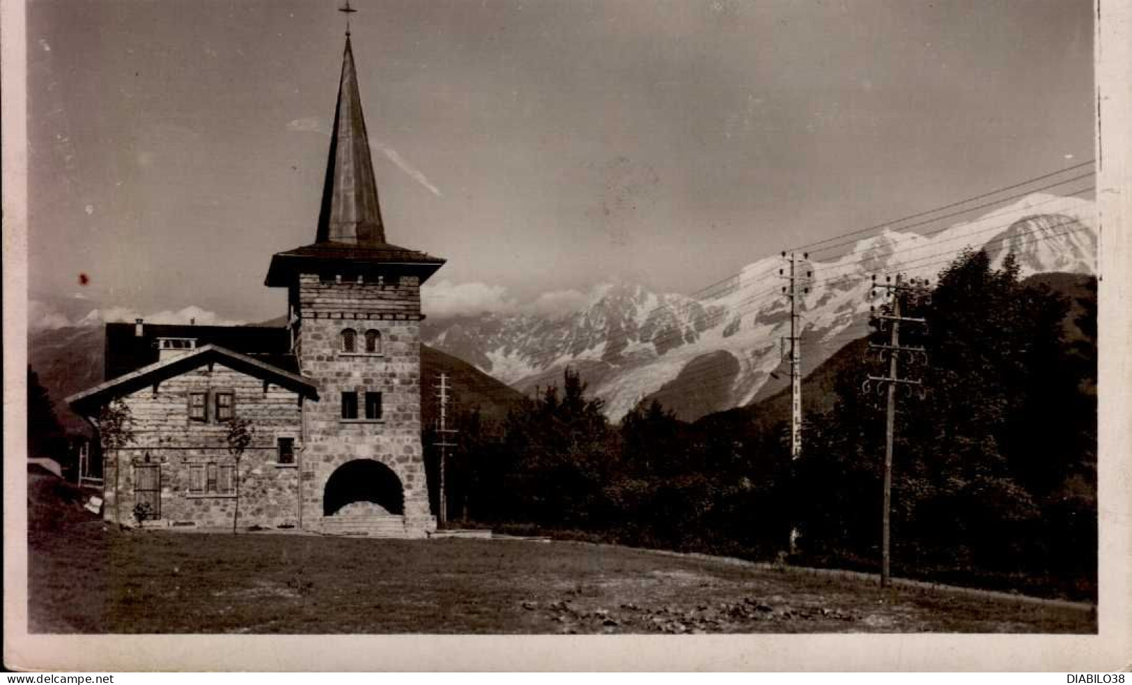 PLATEAU D ' ASSY   (  HAUTE SAVOIE )   LE TEMPLE ET LA CHAINE DU MONT-BLANC - Autres & Non Classés