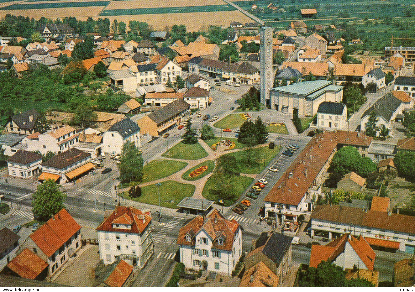 (68) WITTENHEIM Vue Aérienne , Place Thiers Eglise Ste Marie , Voiture ( Haut Rhin ) - Wittenheim