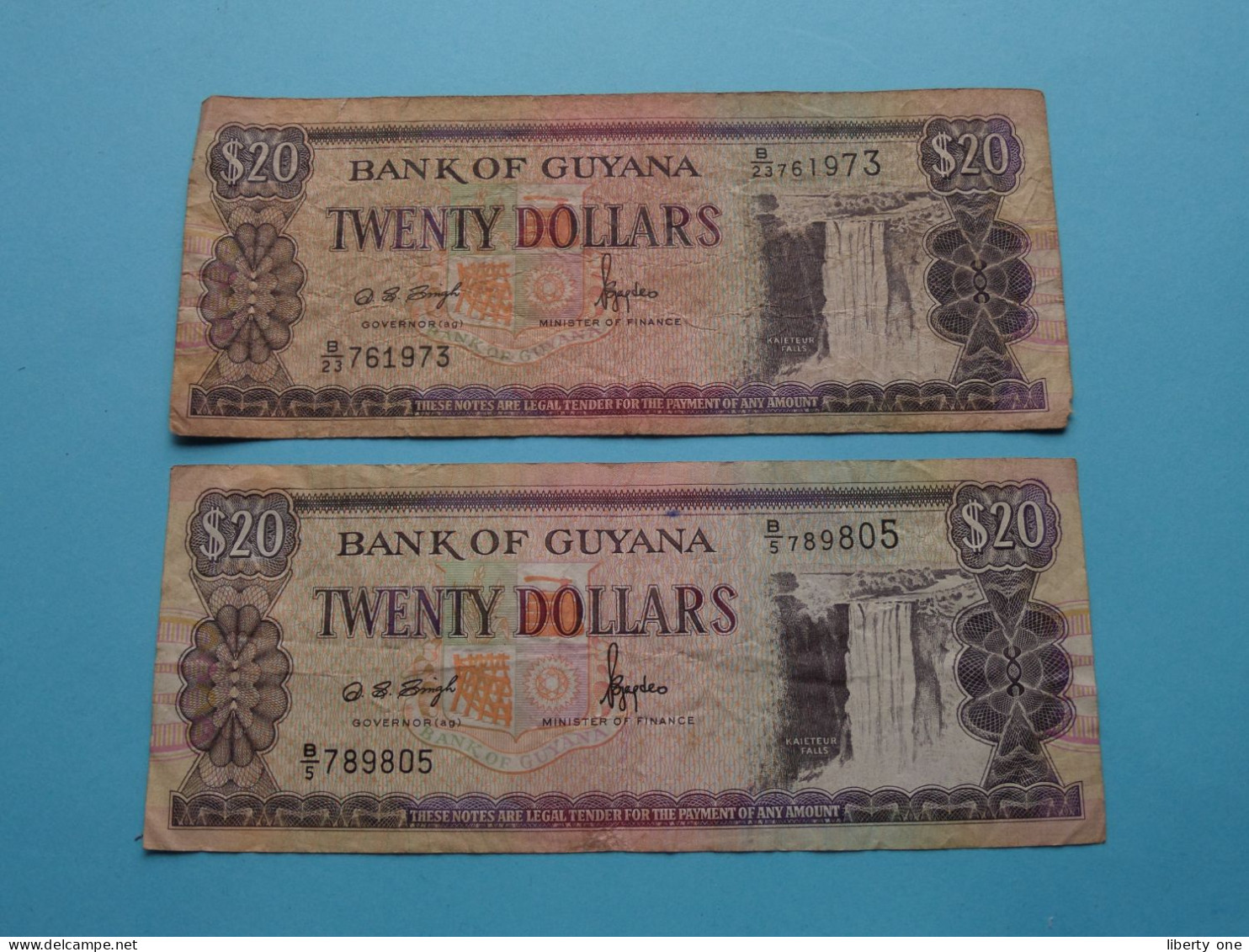 2 X 20 Dollars () Bank Of Guyana ( For Grade, Please See Photo ) Circulated ! - Guyana