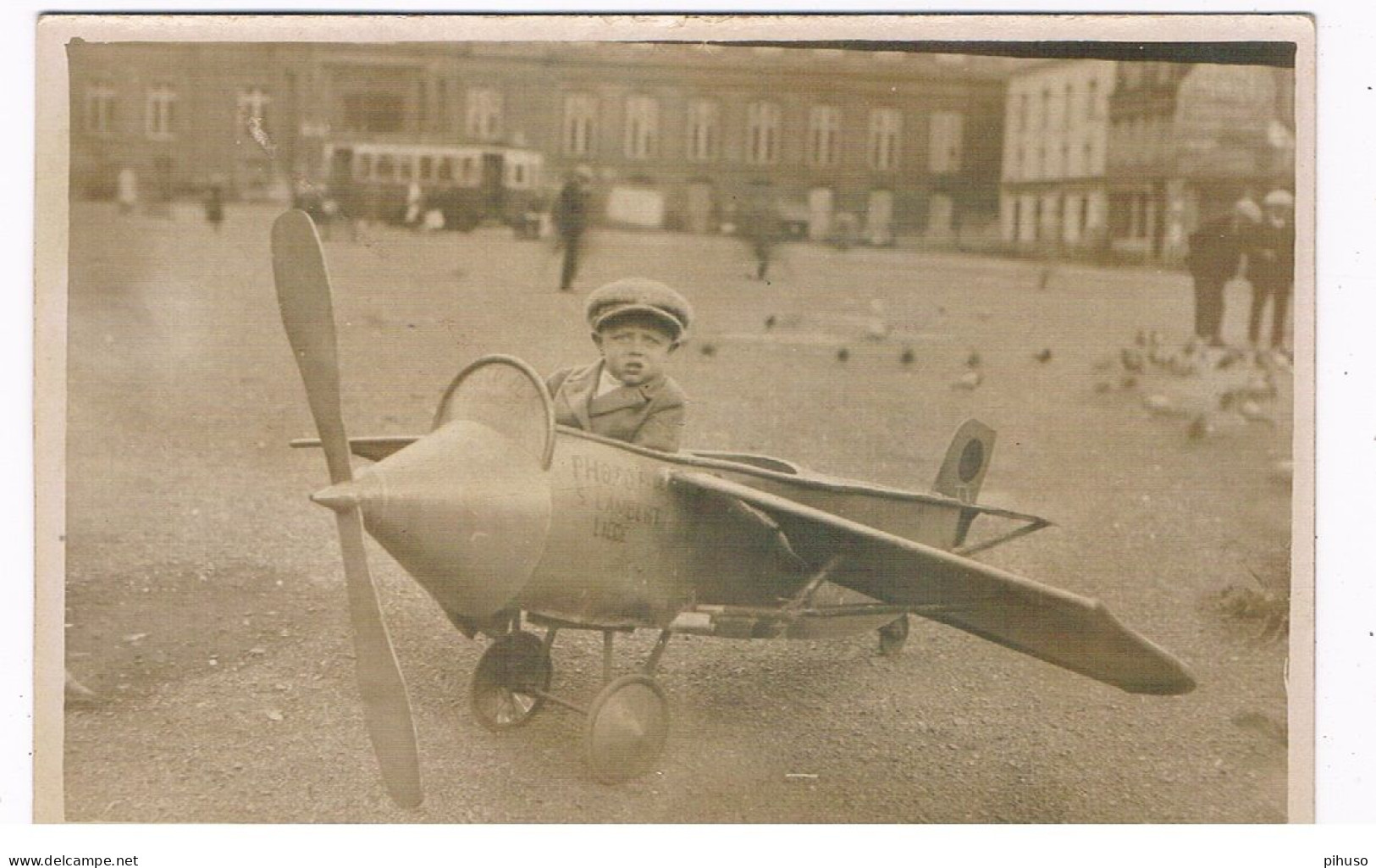 VT-475   Boy In A AIRPLANE ( RPPC ) - 1946-....: Ere Moderne