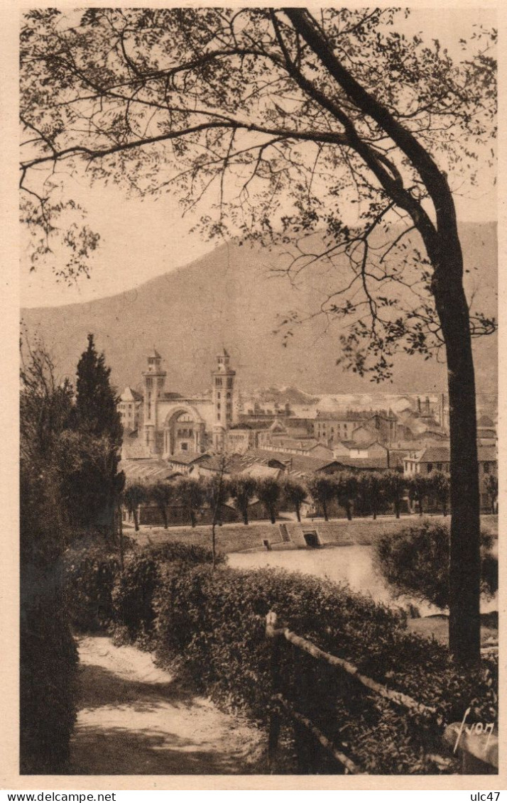 - 38 - GRENOBLE. - L'Eglise Du Sacré-Coeur, Vue Du Jardin Des Dauphins - - Grenoble