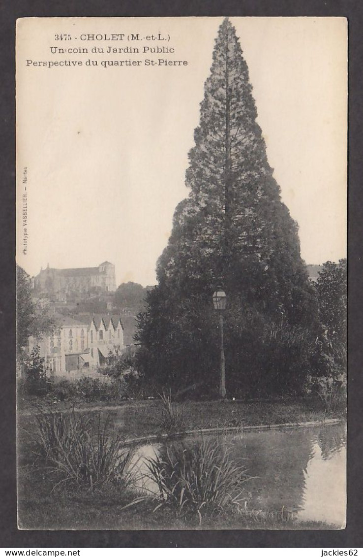 068238/ CHOLET, Un Coin Du Jardin Public, Perspective Du Quartier St-Pierre - Cholet