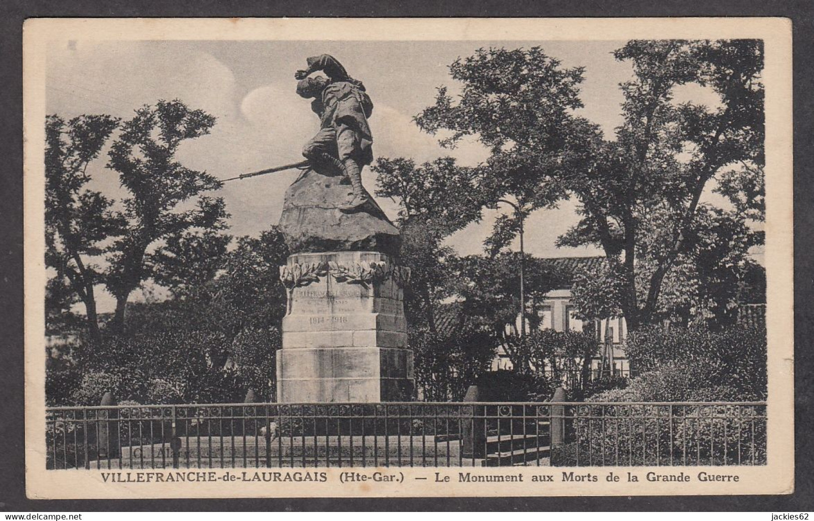 100610/ VILLEFRANCHE-DE-LAURAGAIS, Le Monument Aux Morts De La Grande Guerre - Autres & Non Classés