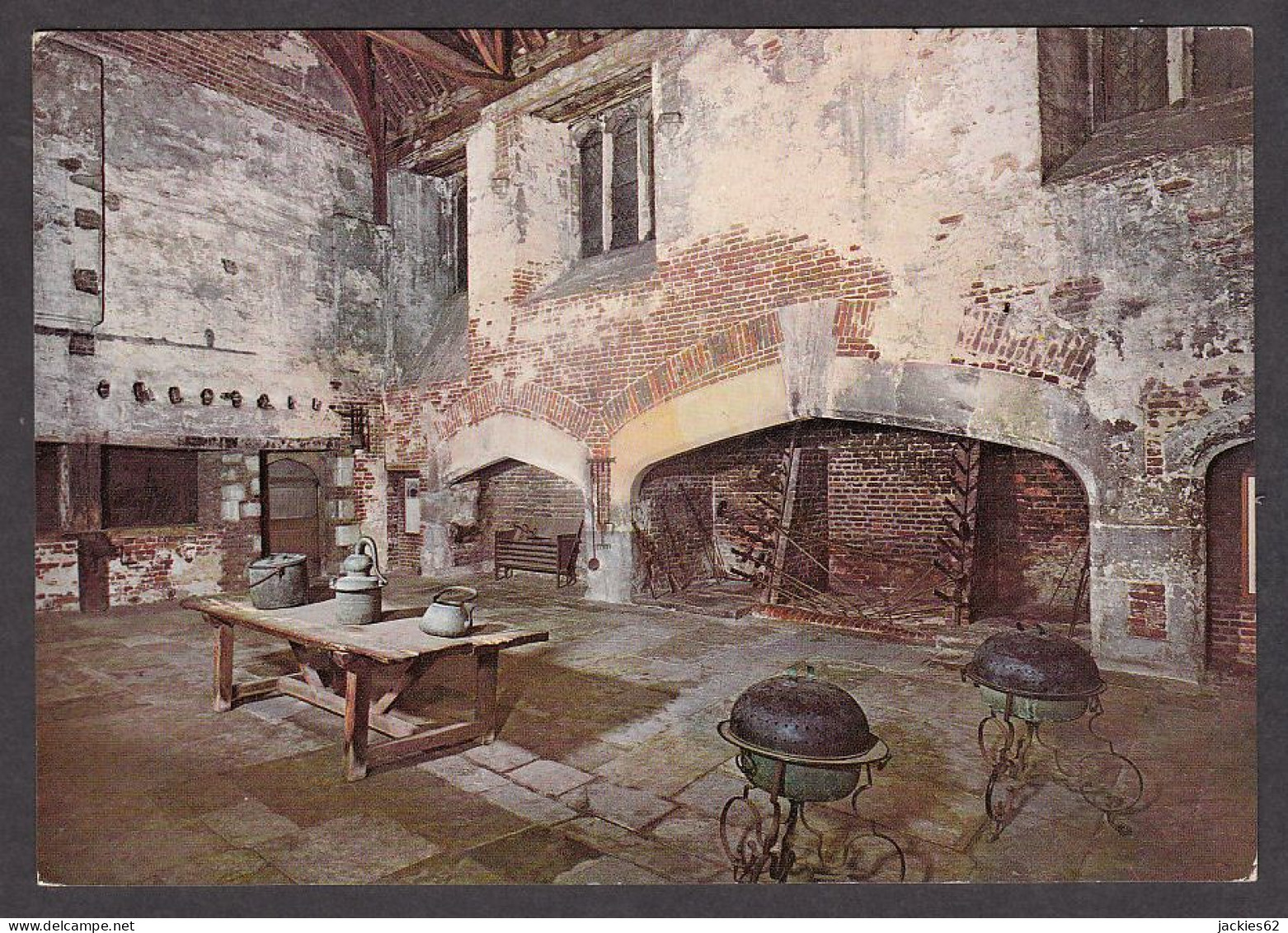 110927/ RICHMOND, Hampton Court Palace, Henry VIII's Great Kitchen - Londres – Suburbios