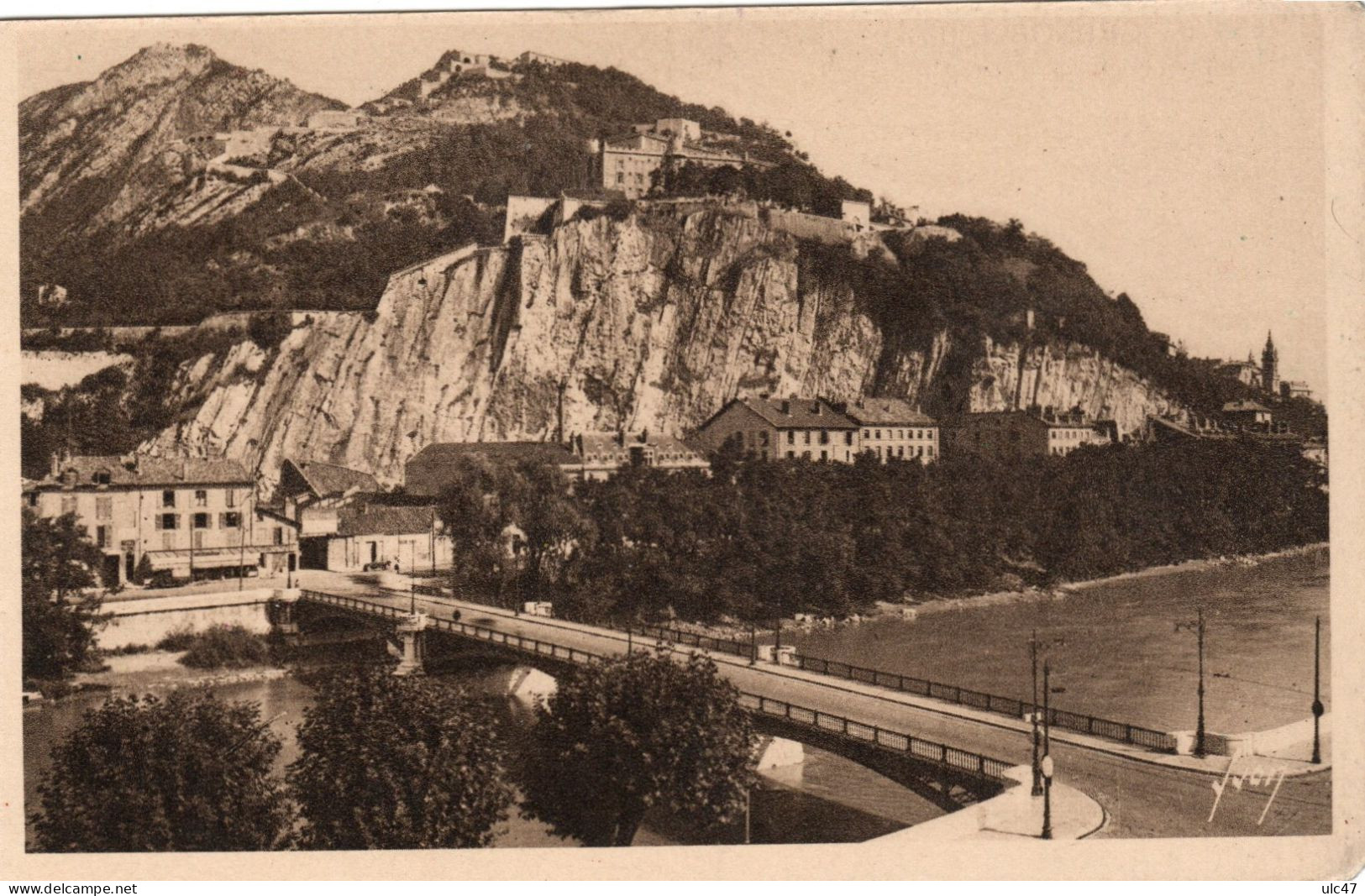 - 38 - GRENOBLE. - Les Forts De Rabot Et De La Bastille Et Le Pont De France. - - Grenoble