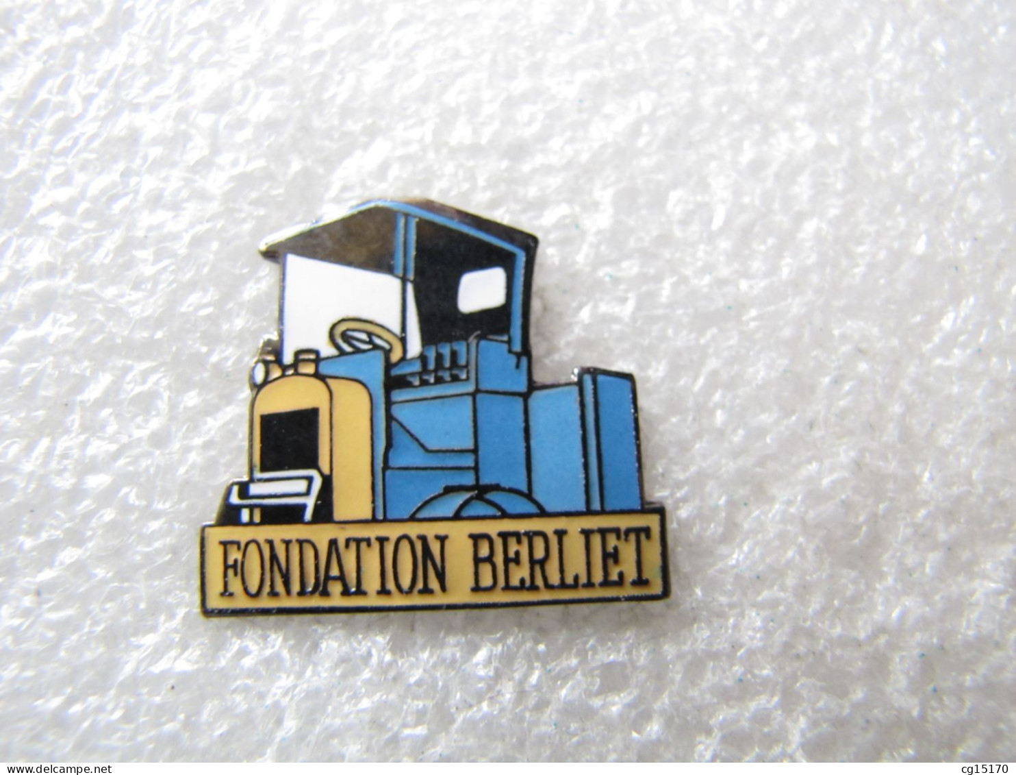 PIN'S    FONDATION  BERLIET     Email Grand Feu - Transports