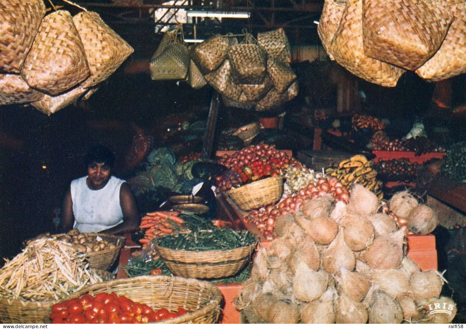 1 AK Réunion Island * Un Marché Couvert à Saint-Denis - Eine Markthalle In Saint-Denis * - Reunión