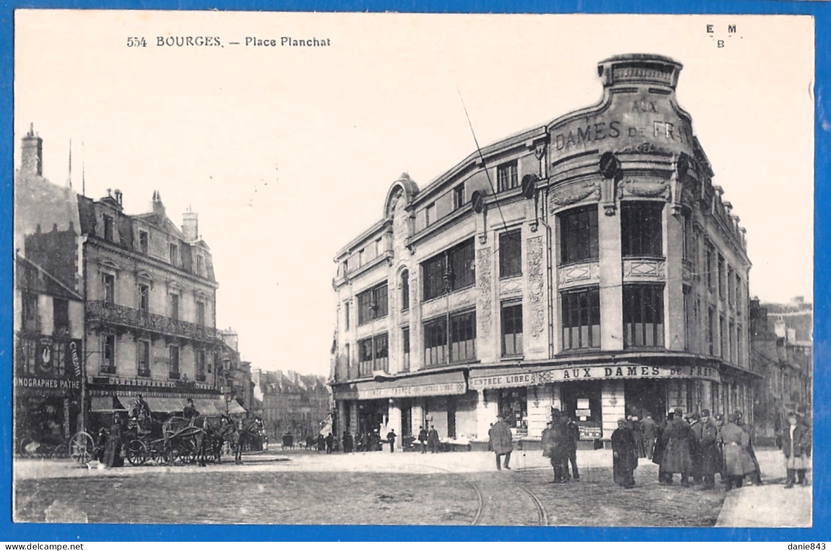 CPA - CHER - BOURGES - PLACE PLANCHAT - MAGASIN "AUX DAMES DE FRANCE" - Animation, Attelages - Bourges