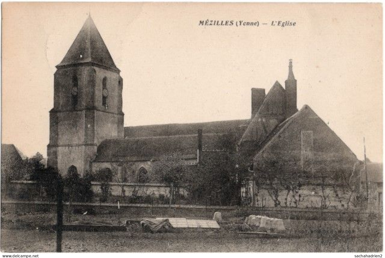 89. MEZILLES. L'Eglise - Autres & Non Classés