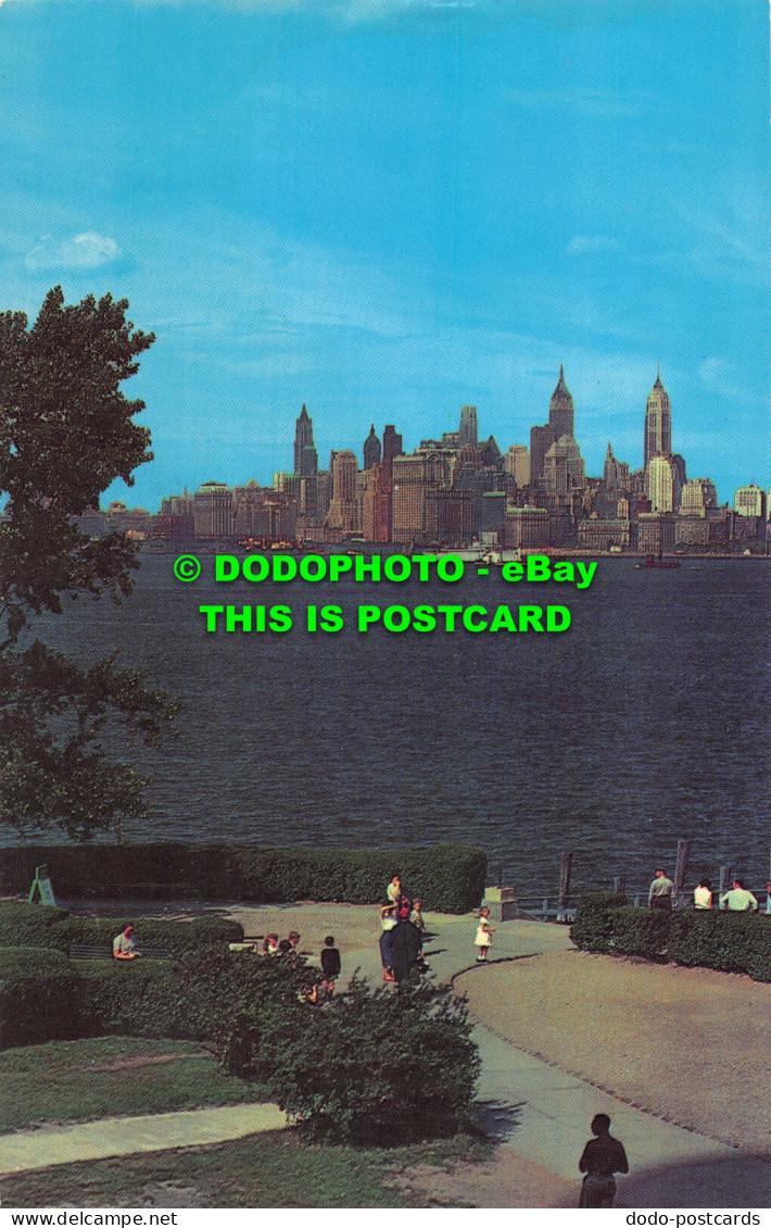 R527982 The Famous New York Skyline As Seen From Liberty Island. Progressive Pub - World