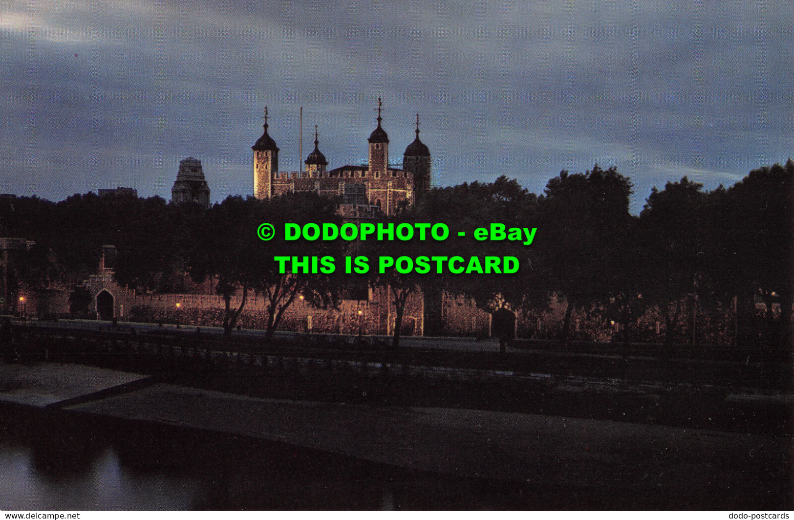 R528094 London. Floodlit. The Tower Of London - Sonstige & Ohne Zuordnung