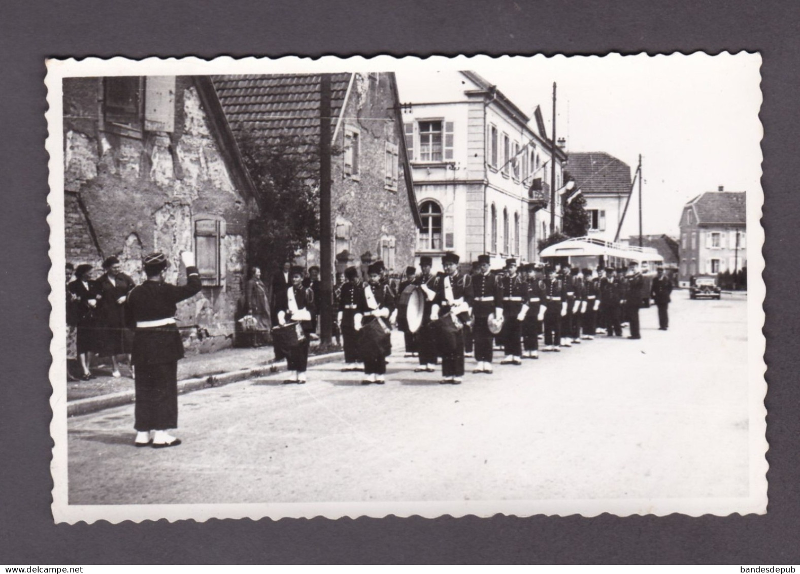 Carte Photo à Situer Phalsbourg ? Moselle Fanfare Musique Militaire Pompiers Autocar Voiture Citroen Traction Avant - Phalsbourg