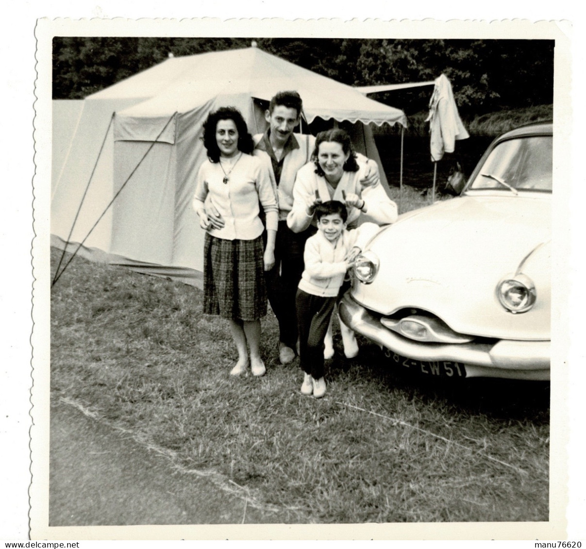 Ref 1 - 2 Photos + Négatif  : Personnes Et Voiture Dauphine Renault En Camping , Im. Reims , Marne - France  . - Europe