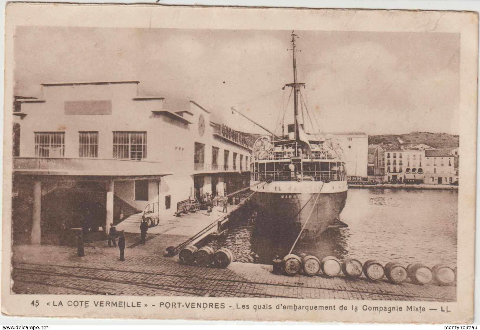 Pyrénées  Orientales   : PORT  VENDRES : Les  Quais , Bateau  Marseille - Port Vendres