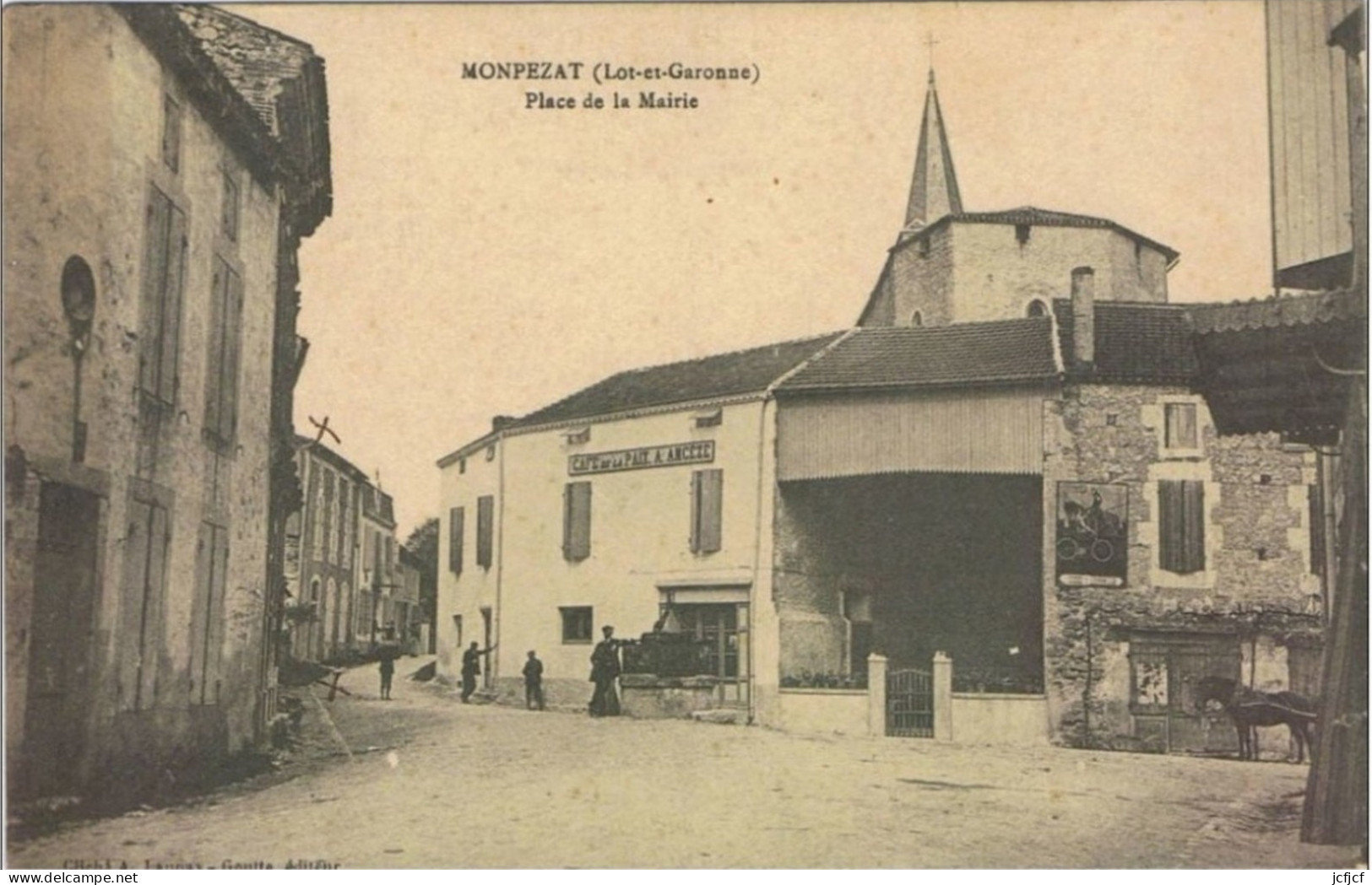 Cpa..47..MONTPEZAT Ou MONPEZAT...LOT ET GARONNE..PLACE DE LA MAIRIE...CAFE DE LA PAIX..A.ANCEZE.... - Altri & Non Classificati