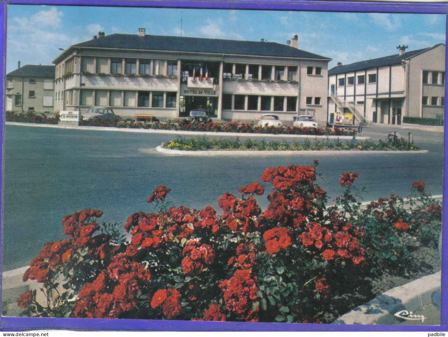 Carte Postale 61. Trun  Hotel De Ville    Très Beau Plan - Trun