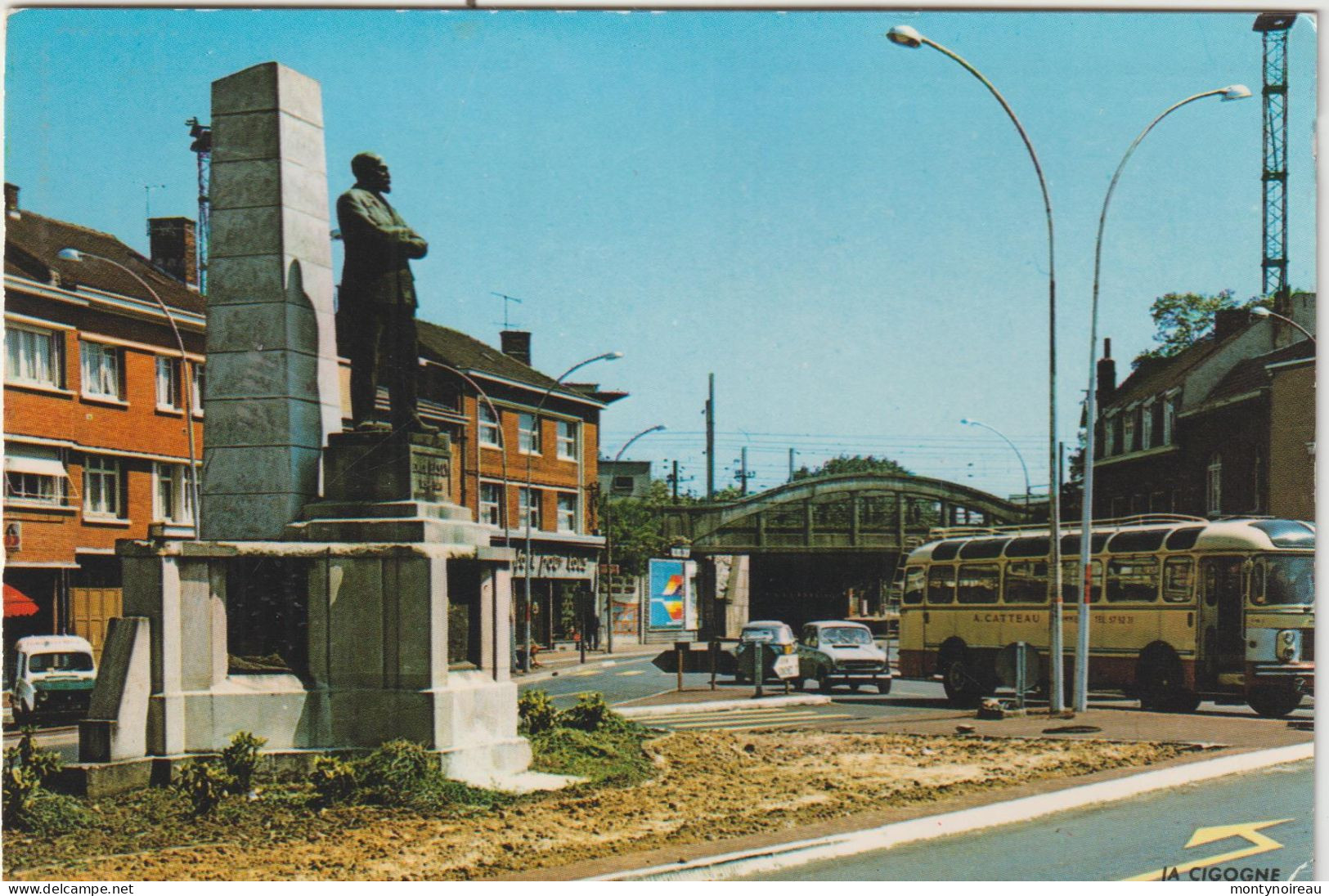 Pas De  Calais : LENS : Le  Centre , Bus, Voiture  Renault 4 L , Monument - Lens