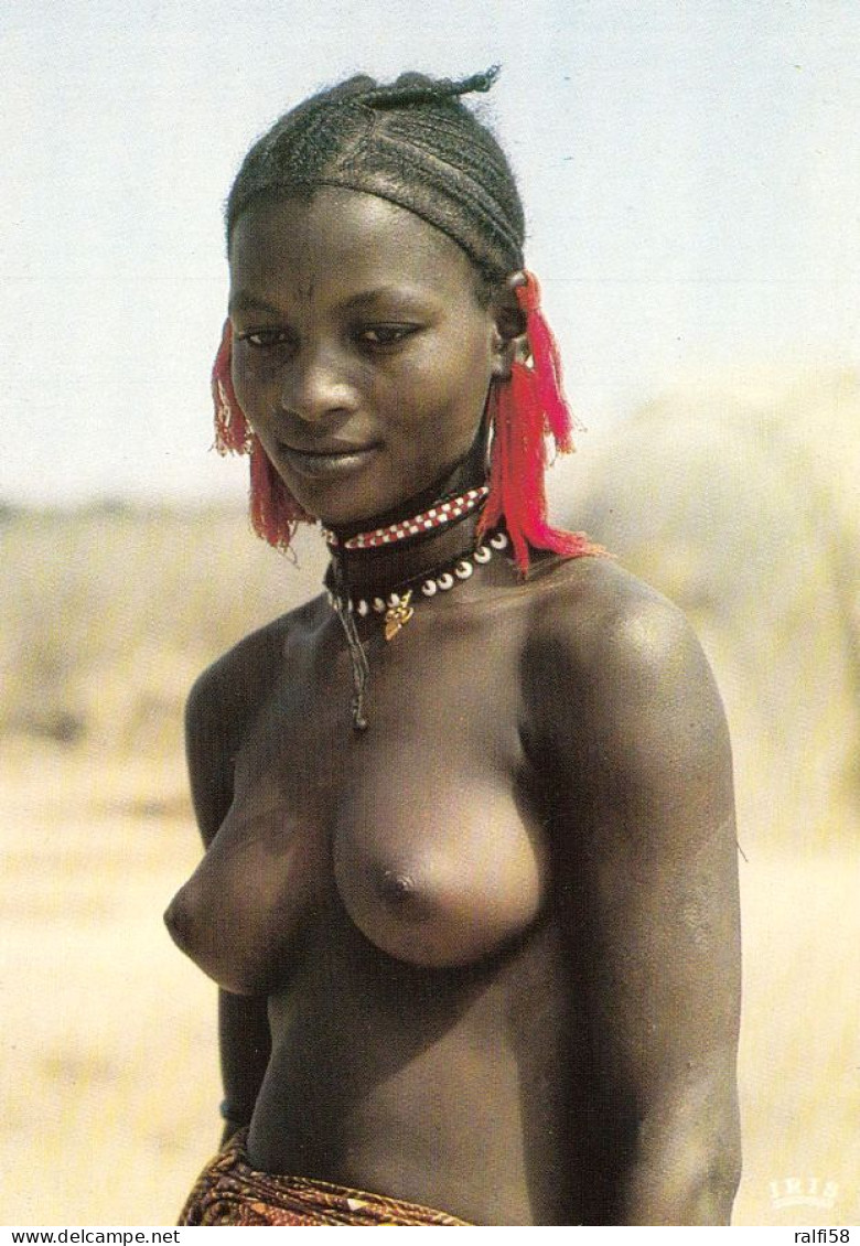 1 AK Kamerun / Cameroun * Eine Junge Frau In Kamerun - Jeune Fille - Akt Woman Nude - IRIS Karte Nummer 8469 * - Kamerun