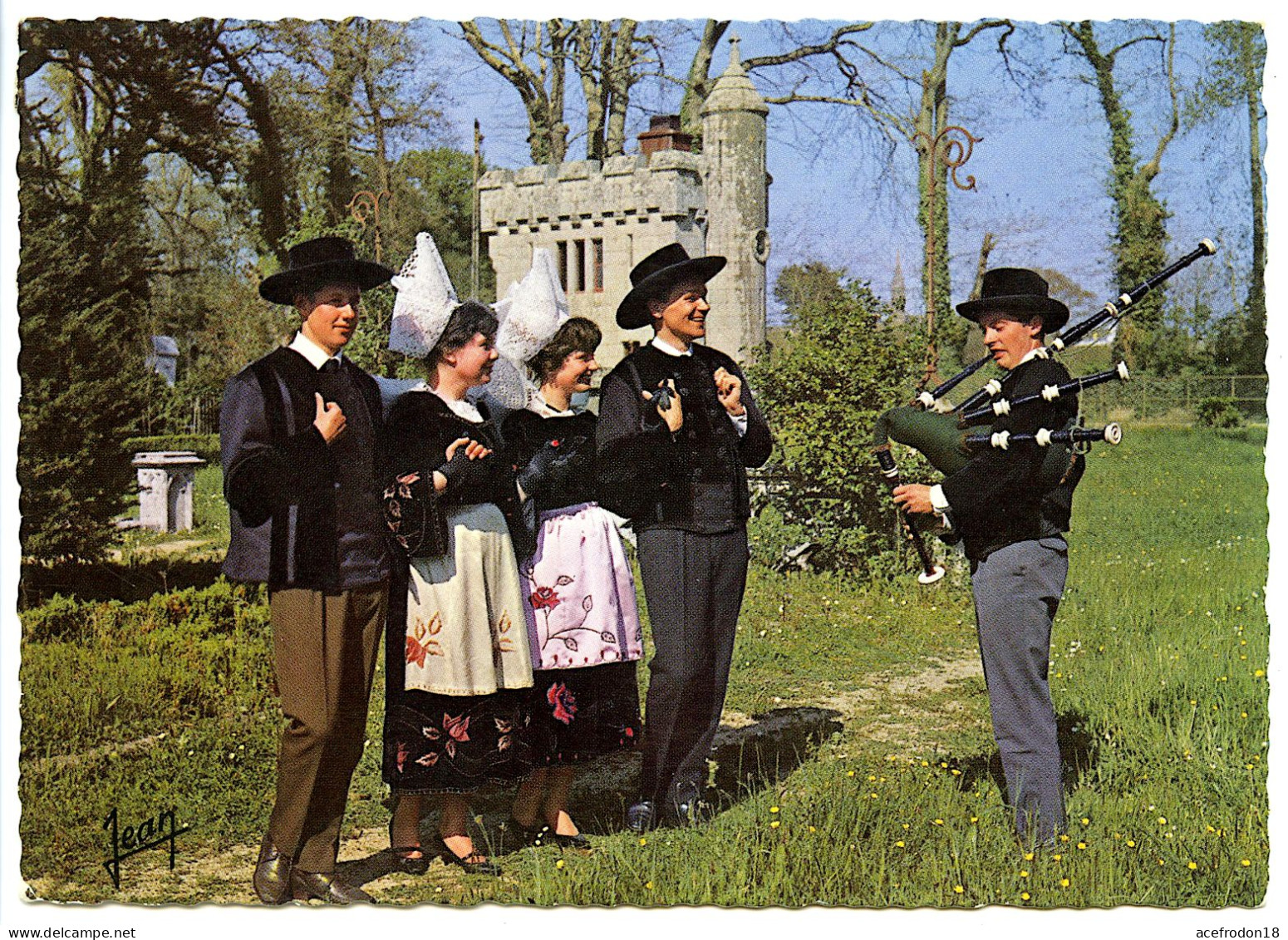 Concarneau - Jeunes Gens Et Jeunes Filles Du Cercle Celtique "Ar Rouedou Glas" - Concarneau